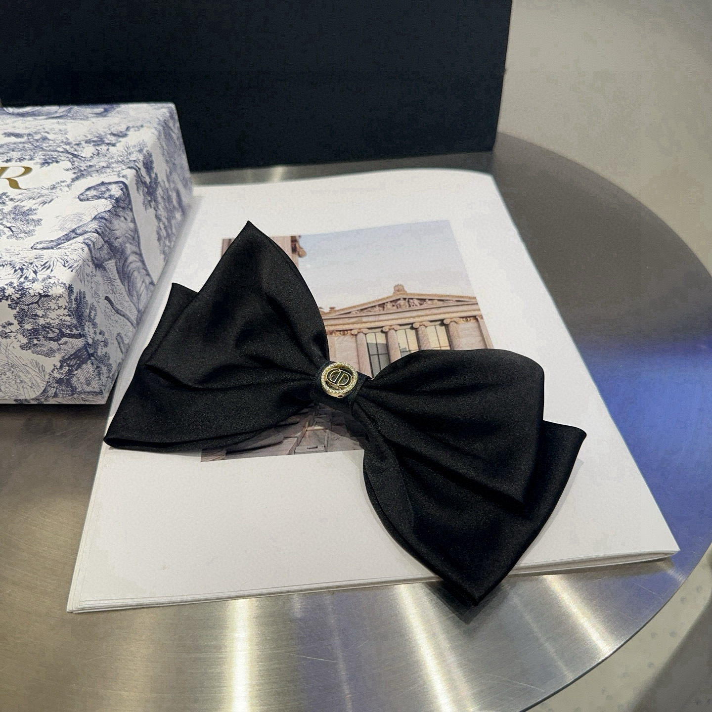 NO:660245,P Comes with packaging box Dior's new CD spring clip, simple, practical and fashionable.  Very nice!  A must-have for little fairies...hairpins, hair clips, dior, dior, hairpins19860909P 配包装盒 Dior（迪奥）新款CD弹簧夹,简单实用 时尚潮流．非常好看！小仙女必备…发夹,发夹,dior,dior,hairpins,accessory