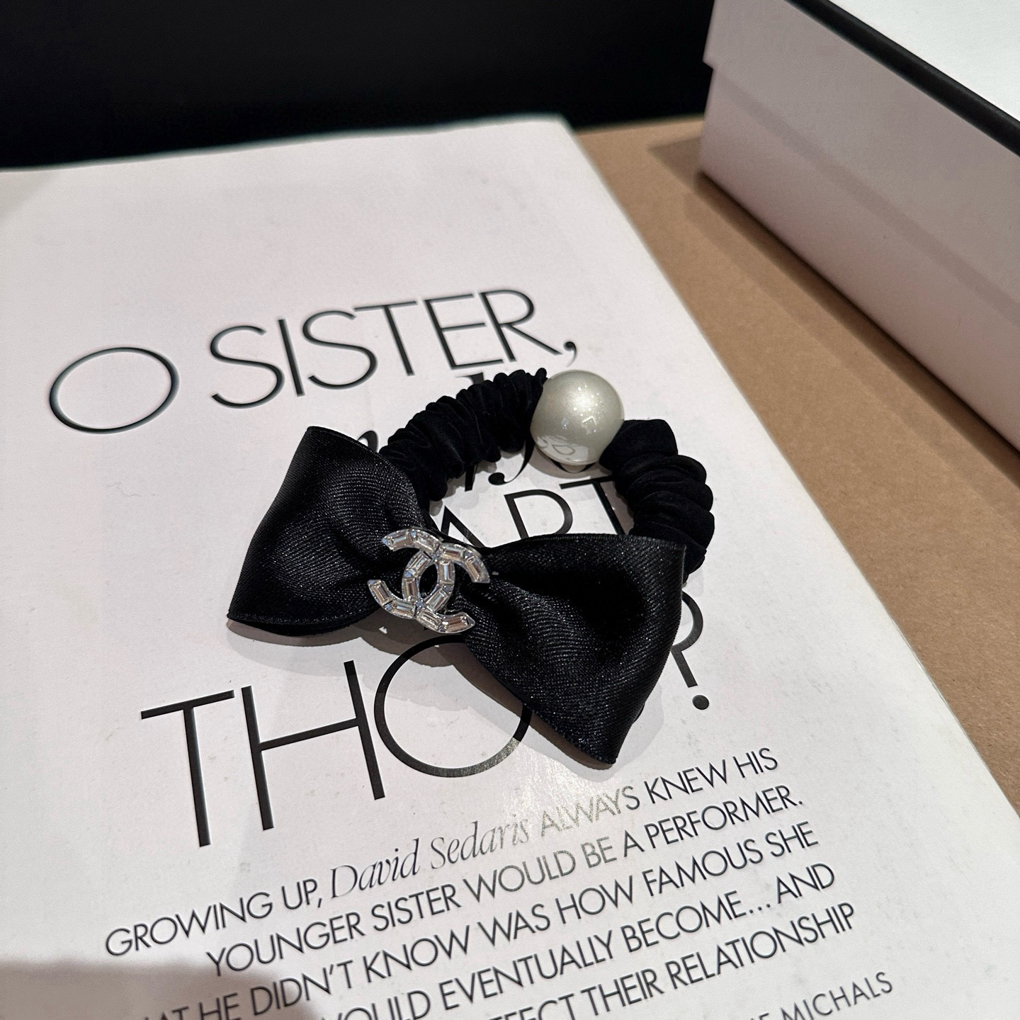 NO:660269,P Comes with packaging box (single) Chanel's latest small scented hair tie, simple and practical, fashionable and trendy!  A must-have for little fairies...hairpins, hair clips, chanel, chanel, hairpins19860909P 配包装盒（单个） Chanel (香奈儿)最新小香发圈  简单实用,时尚潮流！小仙女必备…发夹,发夹,chanel,chanel,hairpins,accessory