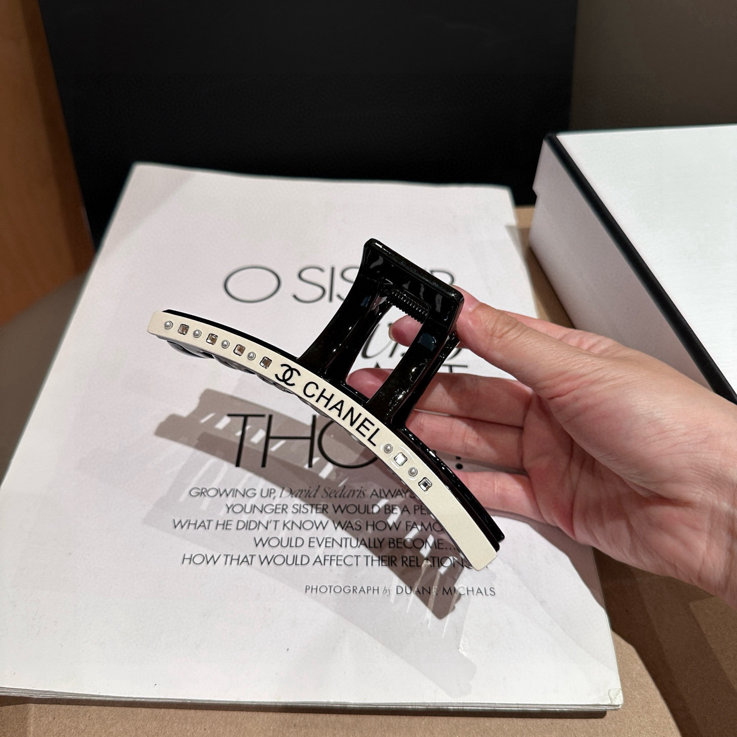 NO:660272,P Comes with a packaging box. Chanel's latest small fragrance gripper, simple and practical, fashionable and trendy!  Must-have hairpins for young ladies, hair clips, chanel, chanel, hairpins19860909P 配包装盒 Chanel (香奈儿)最新小香抓夹,简单实用,时尚潮流！小姐姐必备单品发夹,发夹,chanel,chanel,hairpins,accessory