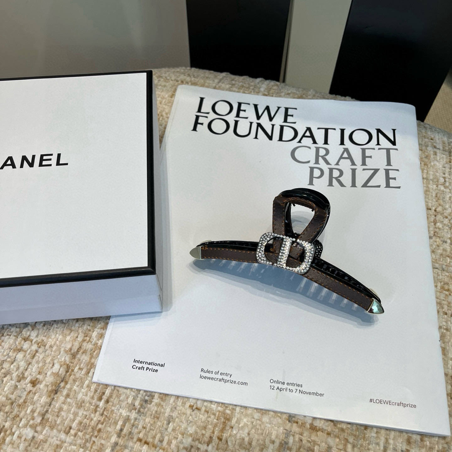 NO:660277,P Comes with packaging box Dior's new CD letter gripper, simple, practical and fashionable.  Very nice!  A must-have for little fairies...hairpins, hair clips, dior, dior, hairpins19860909P 配包装盒 Dior（迪奥）新款CD字母抓夹,简单实用 时尚潮流．非常好看！小仙女必备…发夹,发夹,dior,dior,hairpins,accessory