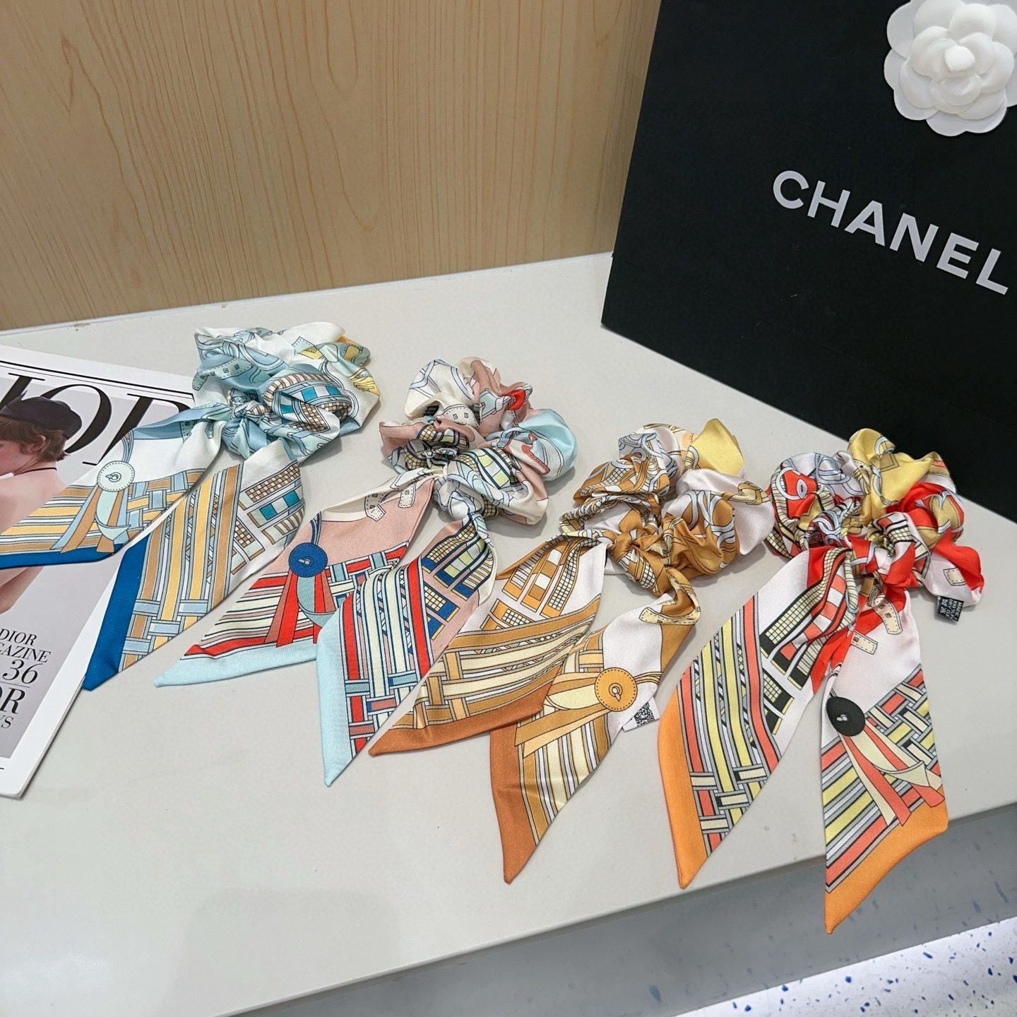 NO:702909,P Comes with packaging box HERMES new H ribbon hair tie, simple and practical, fashionable and versatile!  Essential hairpins for little fairies, hairpins, hermes, hermes, hairpins19860909P 配包装盒 HERMES（爱马仕）新款H飘带发圈,简单实用,时尚百搭！小仙女必备发夹,发夹,hermes,hermes,hairpins,accessory