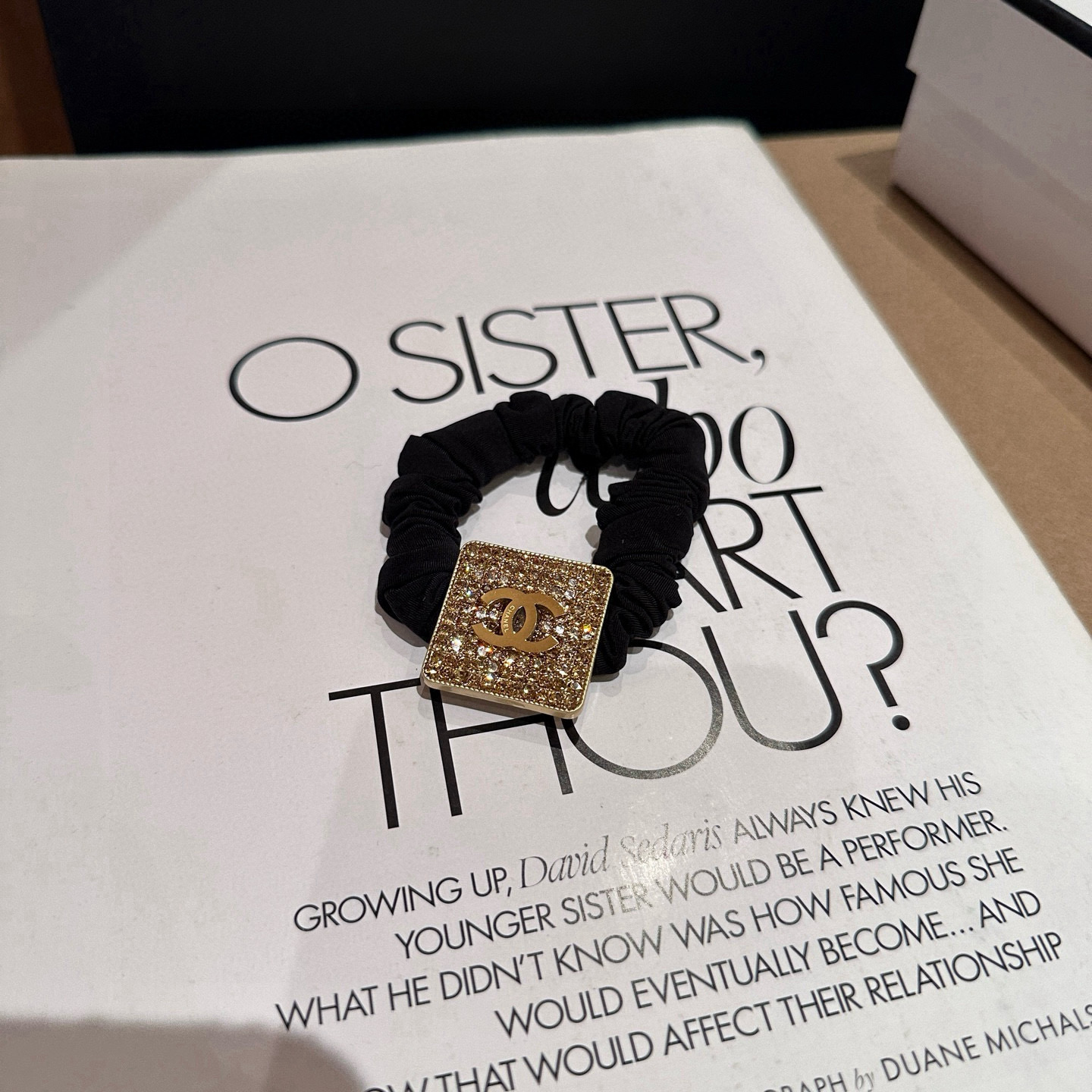 NO:702905,P Comes with a packaging box. Chanel’s latest small scented hair tie, super pretty!  Full of celebrity style, a must-have for little fairies...hairpins, hairpins, chanel, chanel, hairpins19860909P 配包装盒 Chanel (香奈儿)最新款小香发圈,超级好看！名媛范儿十足,小仙女必备…发夹,发夹,chanel,chanel,hairpins,accessory