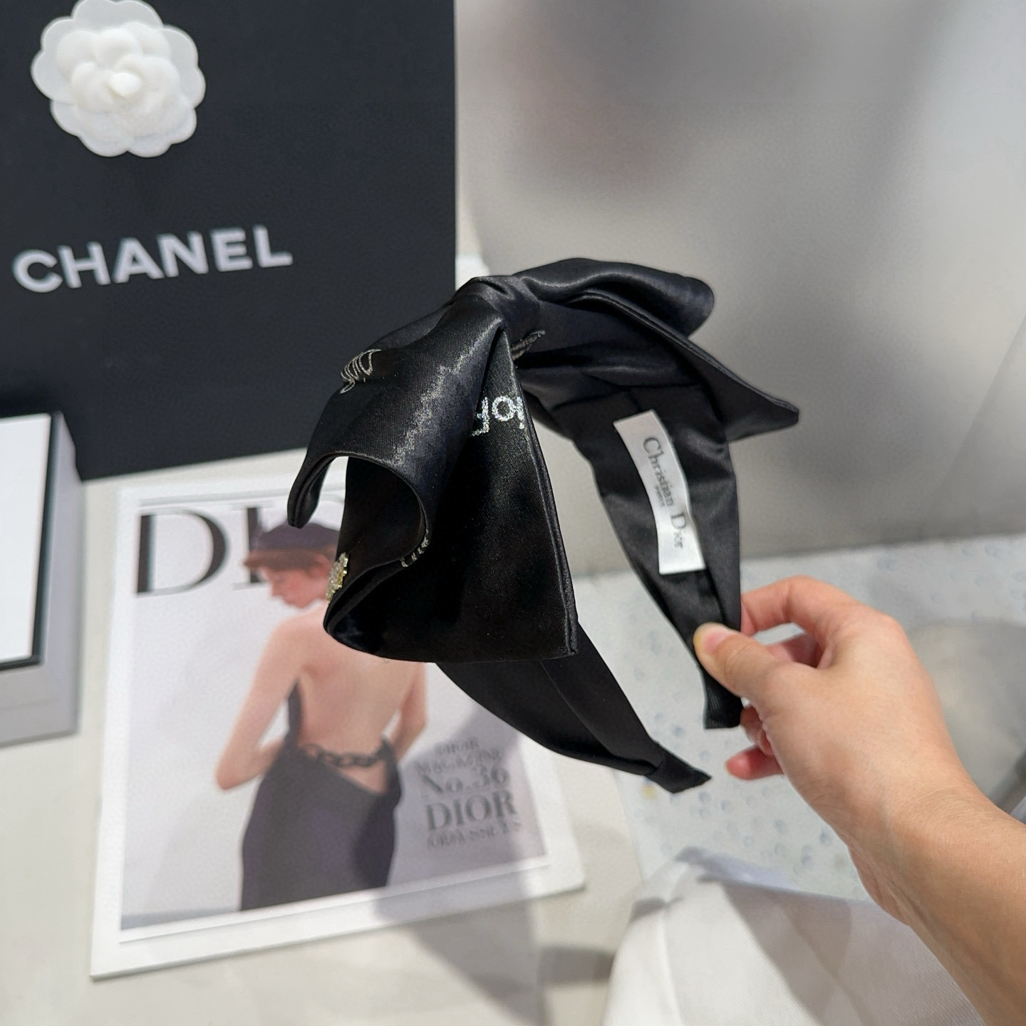 NO:702914,P Comes with packaging box Dior's new CD headband, simple, practical and fashionable.  Very nice!  A must-have for little fairies...hairpins, hair clips, dior, dior, hairpins19860909P 配包装盒 Dior（迪奥）新款CD发箍,简单实用 时尚潮流．非常好看！小仙女必备…发夹,发夹,dior,dior,hairpins,accessory