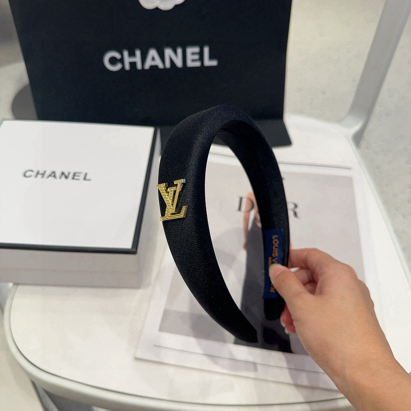 NO:702918,P comes with packaging box Louis Vuitton (Louis Vuitton) Lujia hairband, simple and elegant, particularly eye-catching, super popular small item, a must-have hairpin for fashionistas, hairpins, louis vuitton, louis vuitton, louis vuitton, louis vuitton, hairpins19860909P 配包装盒 Louis Vuitton (路易威登)驴家发箍,简单大气,特别吸睛,超火爆小单品,潮人必备发夹,发夹,louis vuitton,louis vuitton,louis vuitton,louis vuitton,hairpins,accessory