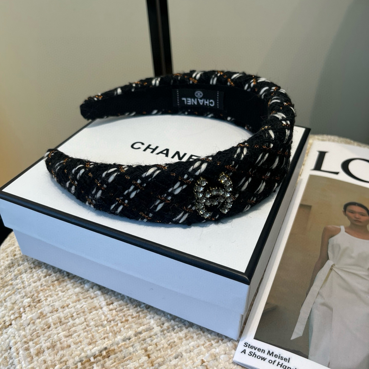 NO:702930,P Comes with a packaging box. Chanel’s latest small scented headband, super pretty!  Full of celebrity style, a must-have for little fairies...hairpins, hairpins, chanel, chanel, hairpins19860909P 配包装盒 Chanel (香奈儿)最新款小香发箍,超级好看！名媛范儿十足,小仙女必备…发夹,发夹,chanel,chanel,hairpins,accessory