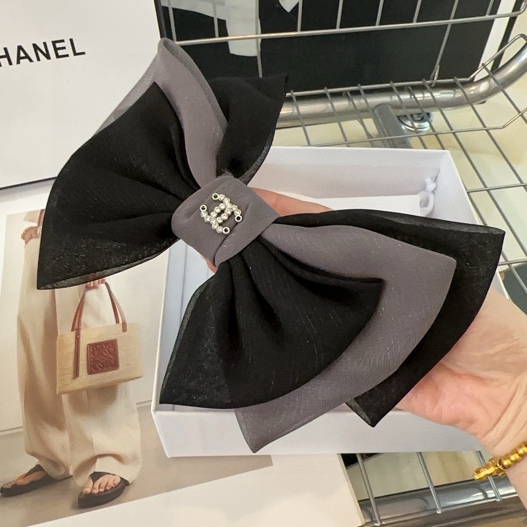 🎁配包装盒Chanel（香奈儿）最新爆款小香顶夹，优雅的小仙女看过来，值得入手一款