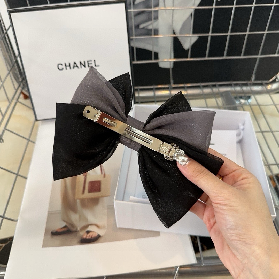 🎁配包装盒Chanel（香奈儿）最新爆款小香顶夹，优雅的小仙女看过来，值得入手一款