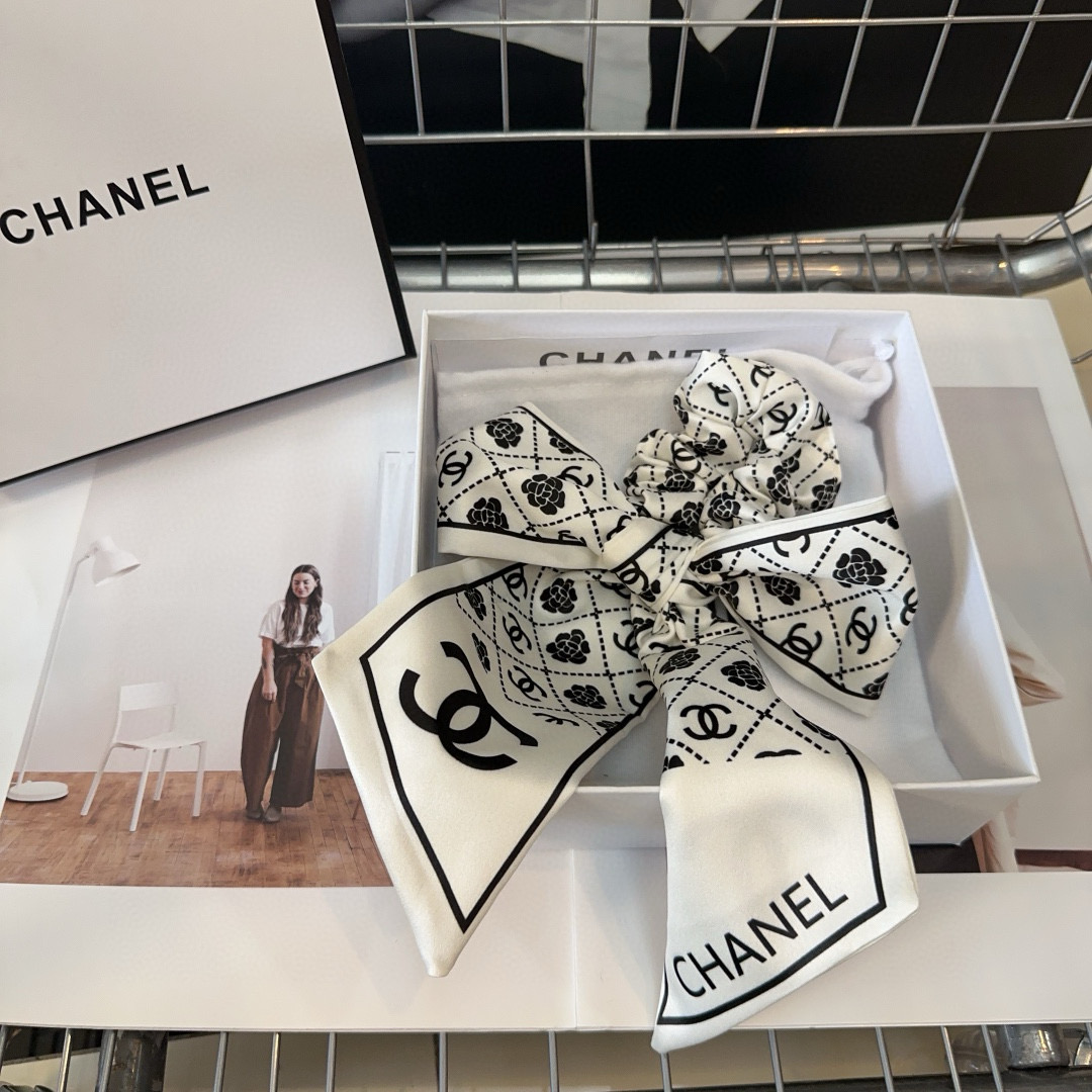 🎁配包装盒Chanel (香奈儿)最新款小香爆款发圈，超级好看！名媛范儿十足，小仙女必备…