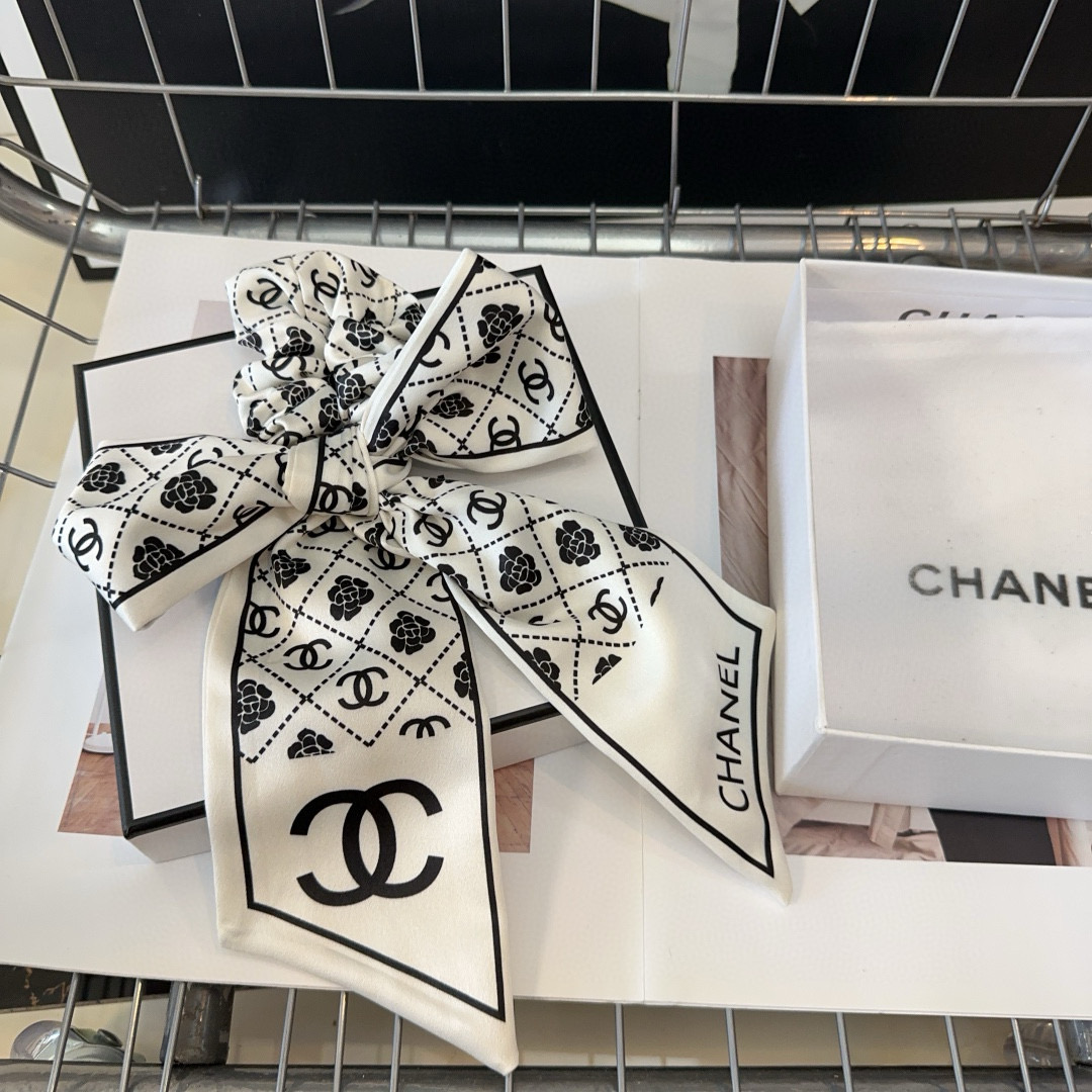 🎁配包装盒Chanel (香奈儿)最新款小香爆款发圈，超级好看！名媛范儿十足，小仙女必备…