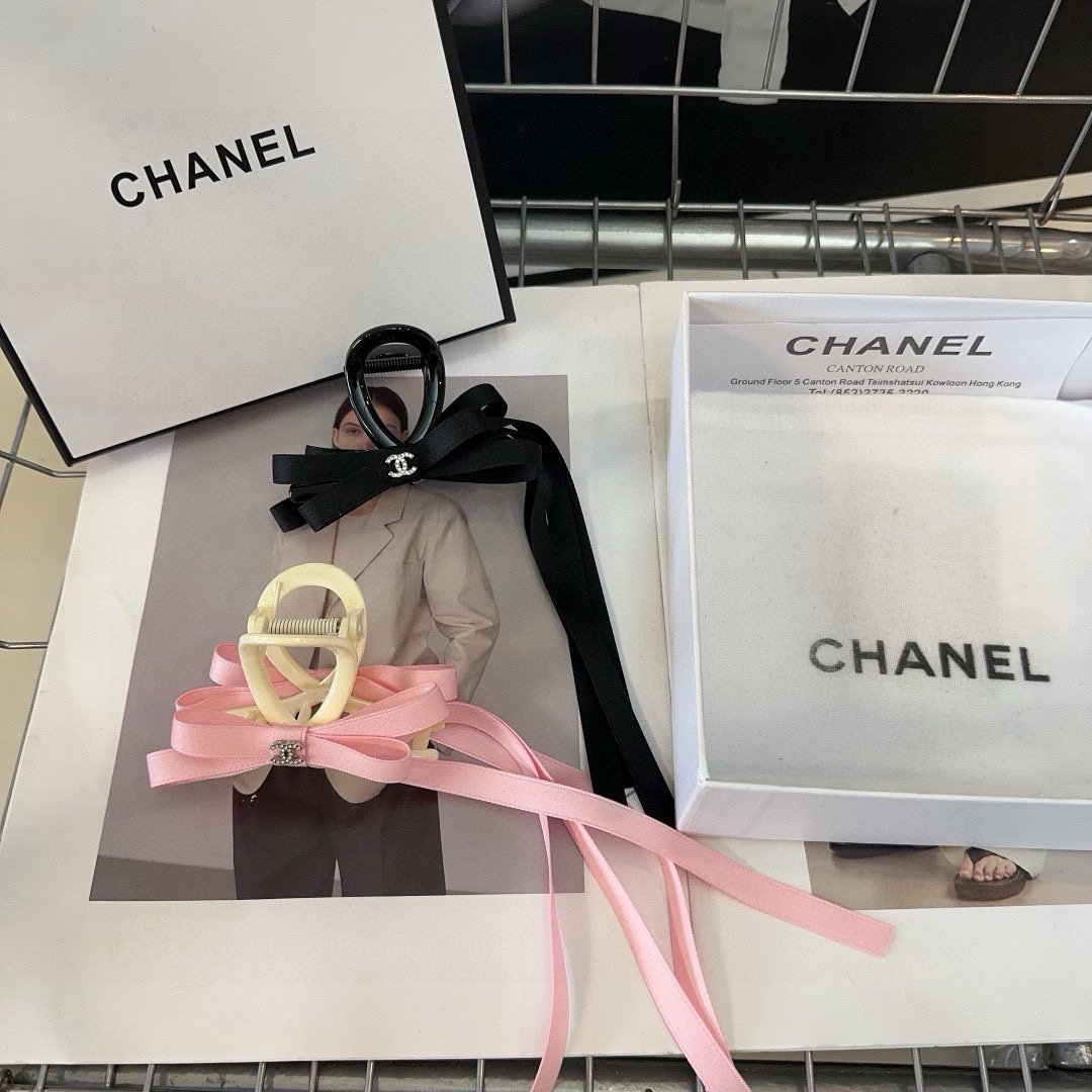 🎁配包装盒Chanel (香奈儿)最新款小香抓夹，时尚潮品，名媛范儿十足！实物更好看，小仙女必备…