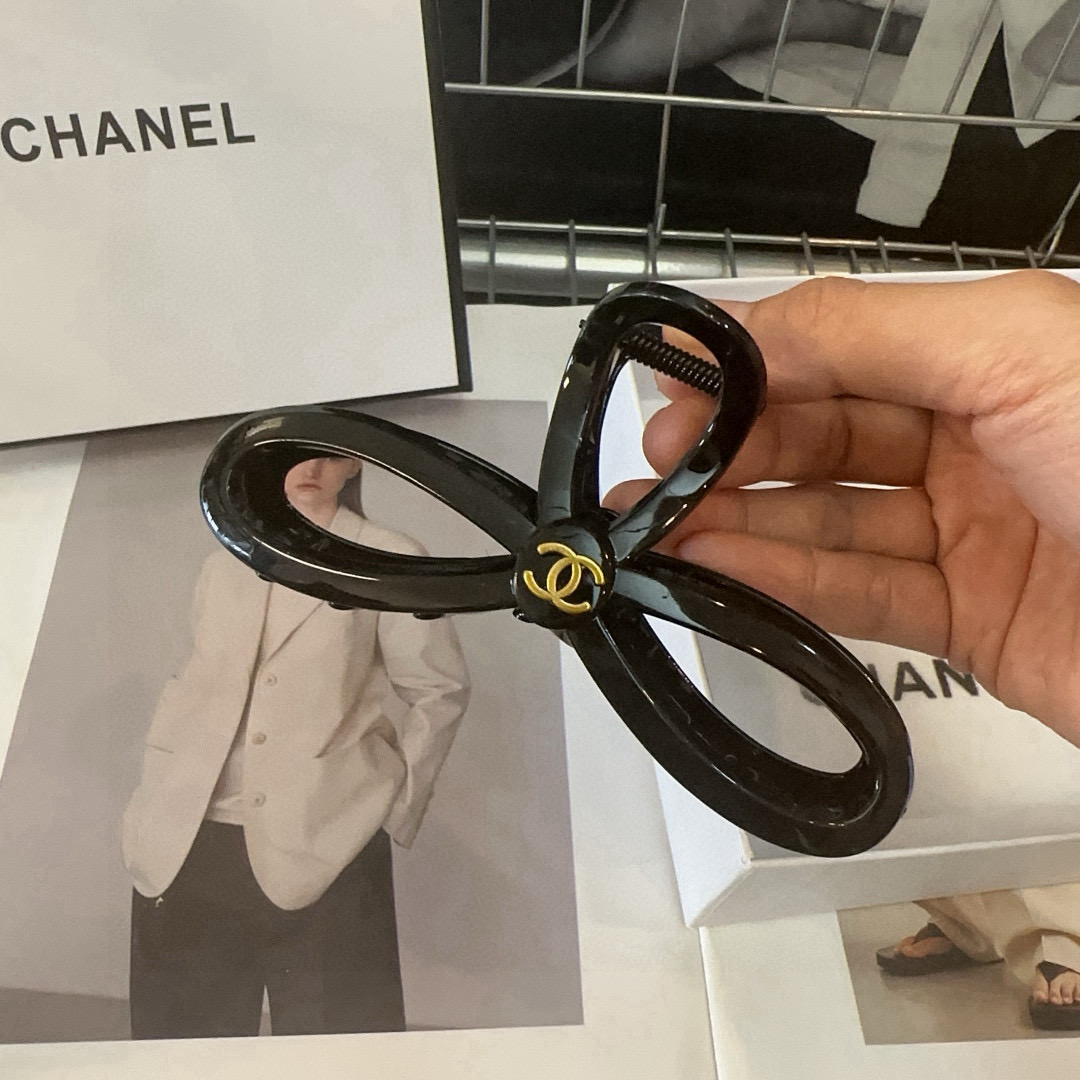🎁配包装盒Chanel (香奈儿)最新款小香抓夹，超级好看！名媛范儿十足，小仙女必备…