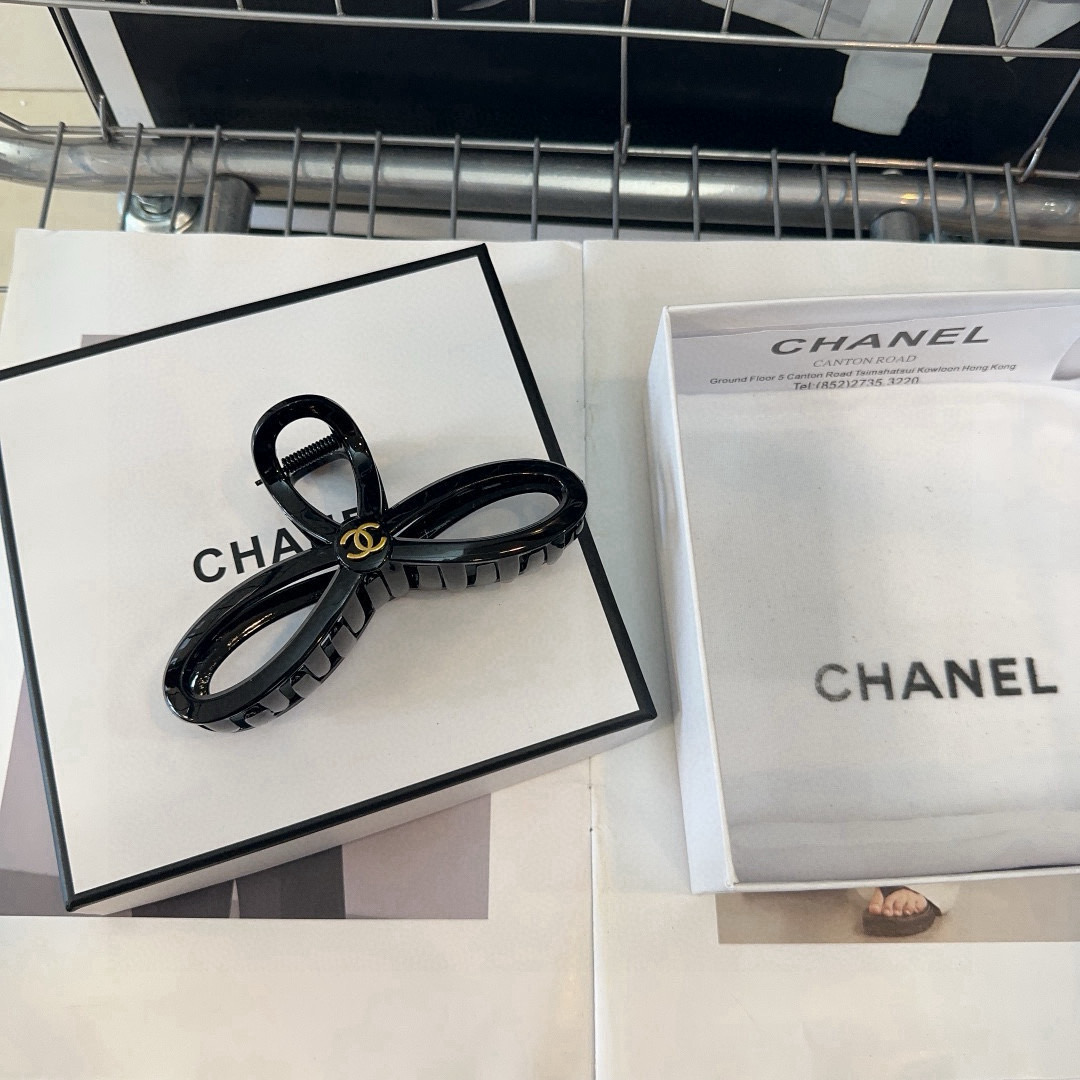 🎁配包装盒Chanel (香奈儿)最新款小香抓夹，超级好看！名媛范儿十足，小仙女必备…
