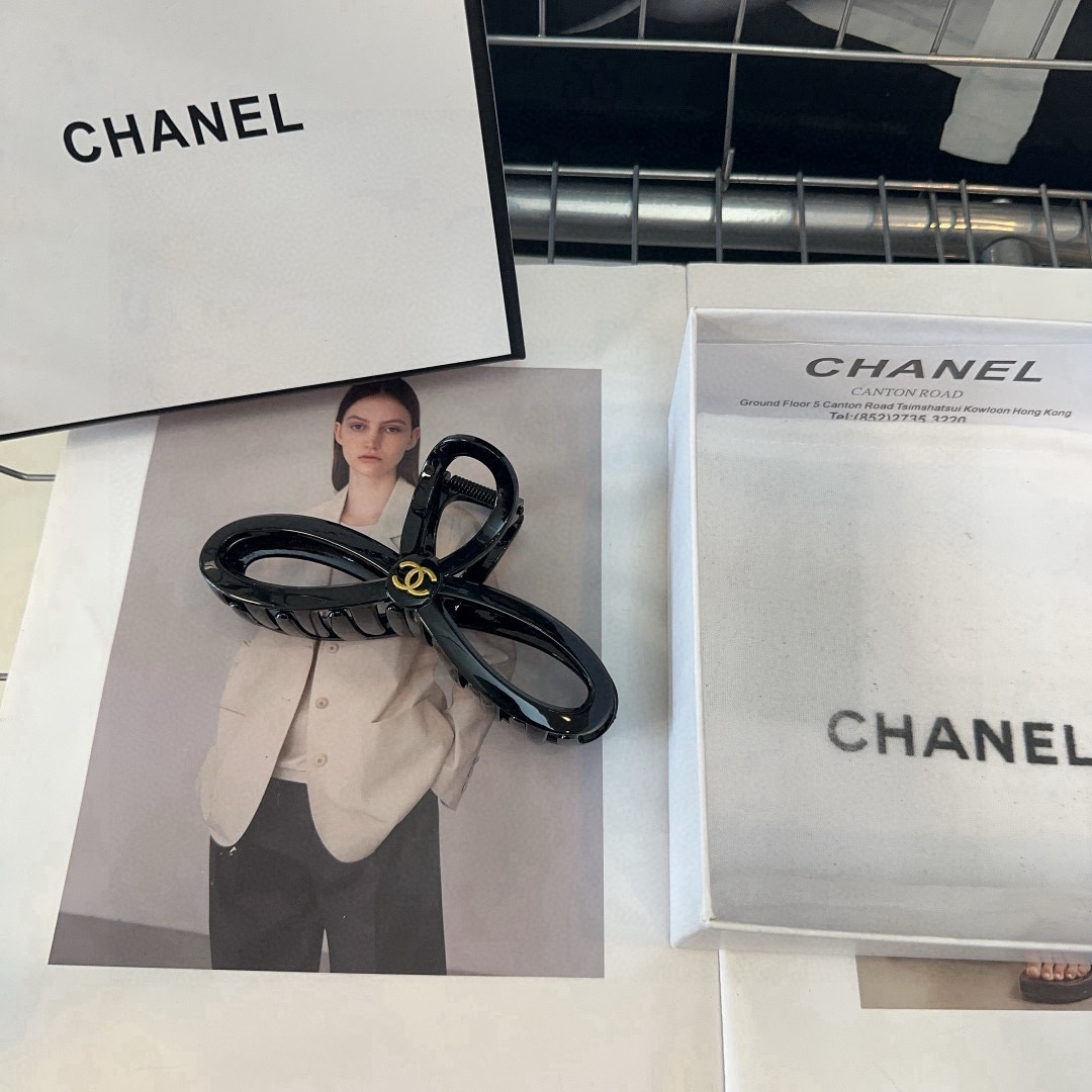 🎁配包装盒Chanel (香奈儿)最新款小香抓夹，超级好看！名媛范儿十足，小仙女必备…