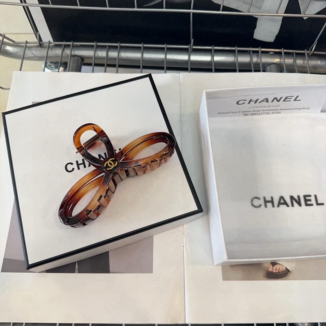 🎁配包装盒Chanel (香奈儿)最新款小香抓夹，超级好看！名媛范儿十足，小仙女必备…