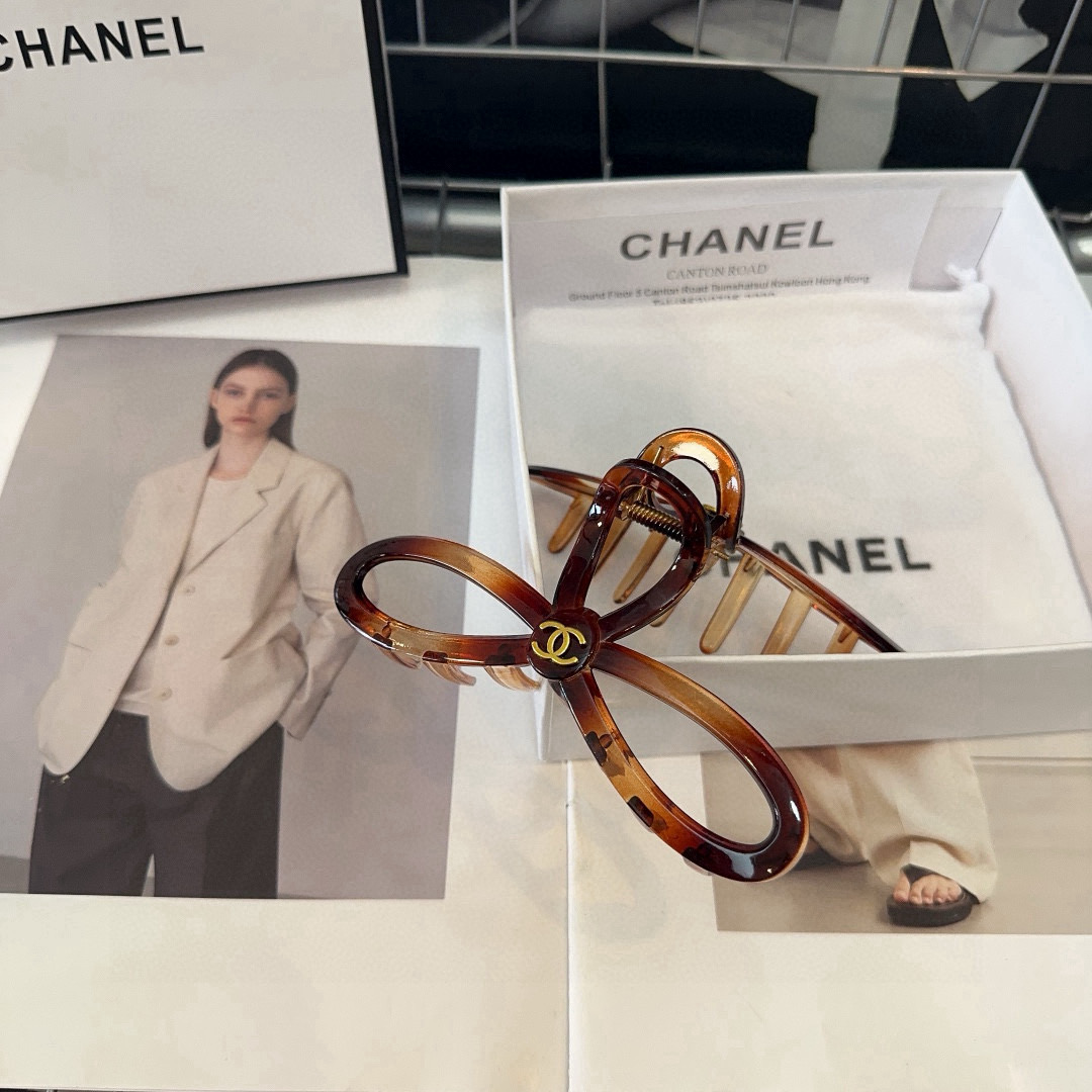 🎁配包装盒Chanel (香奈儿)最新款小香抓夹，超级好看！名媛范儿十足，小仙女必备…