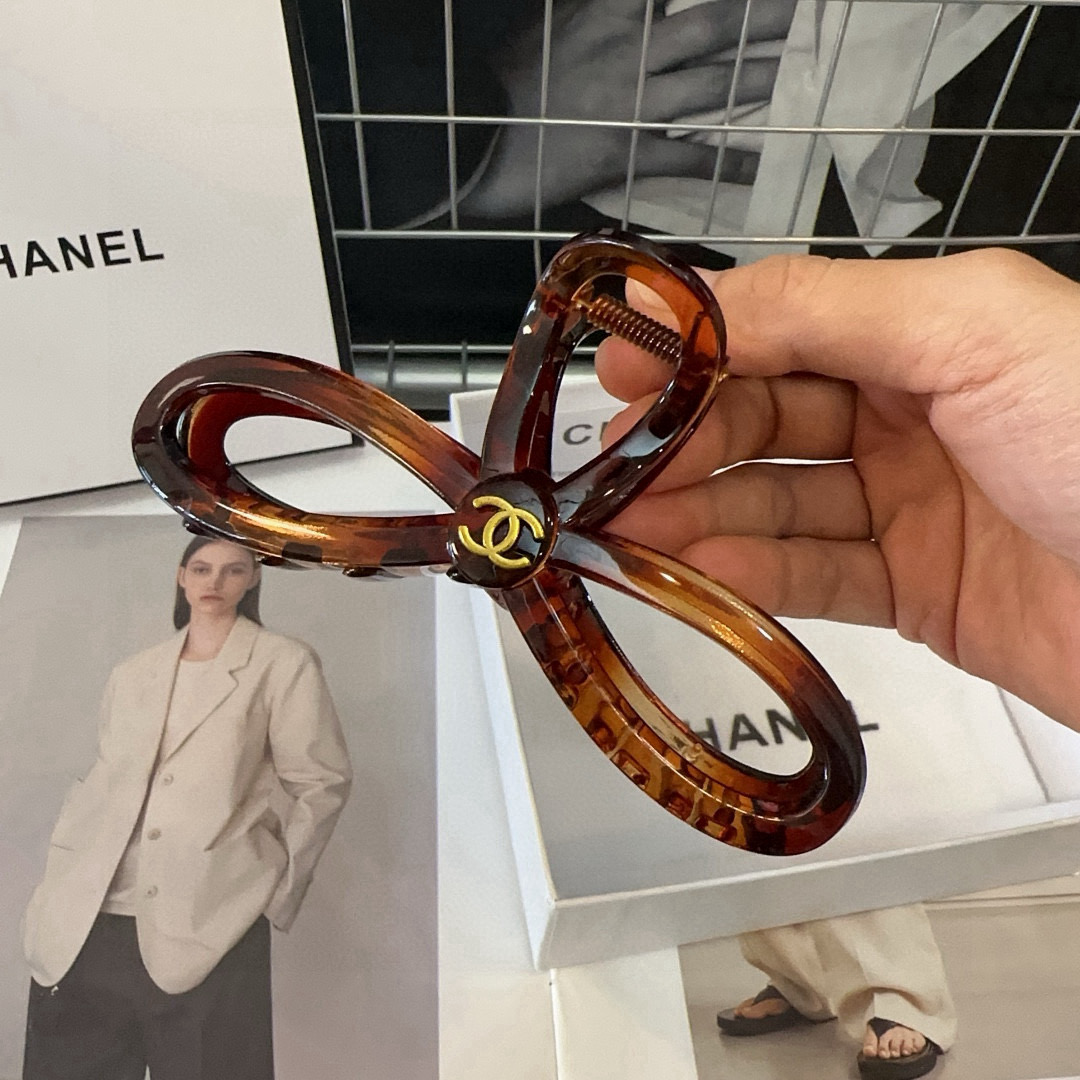 🎁配包装盒Chanel (香奈儿)最新款小香抓夹，超级好看！名媛范儿十足，小仙女必备…