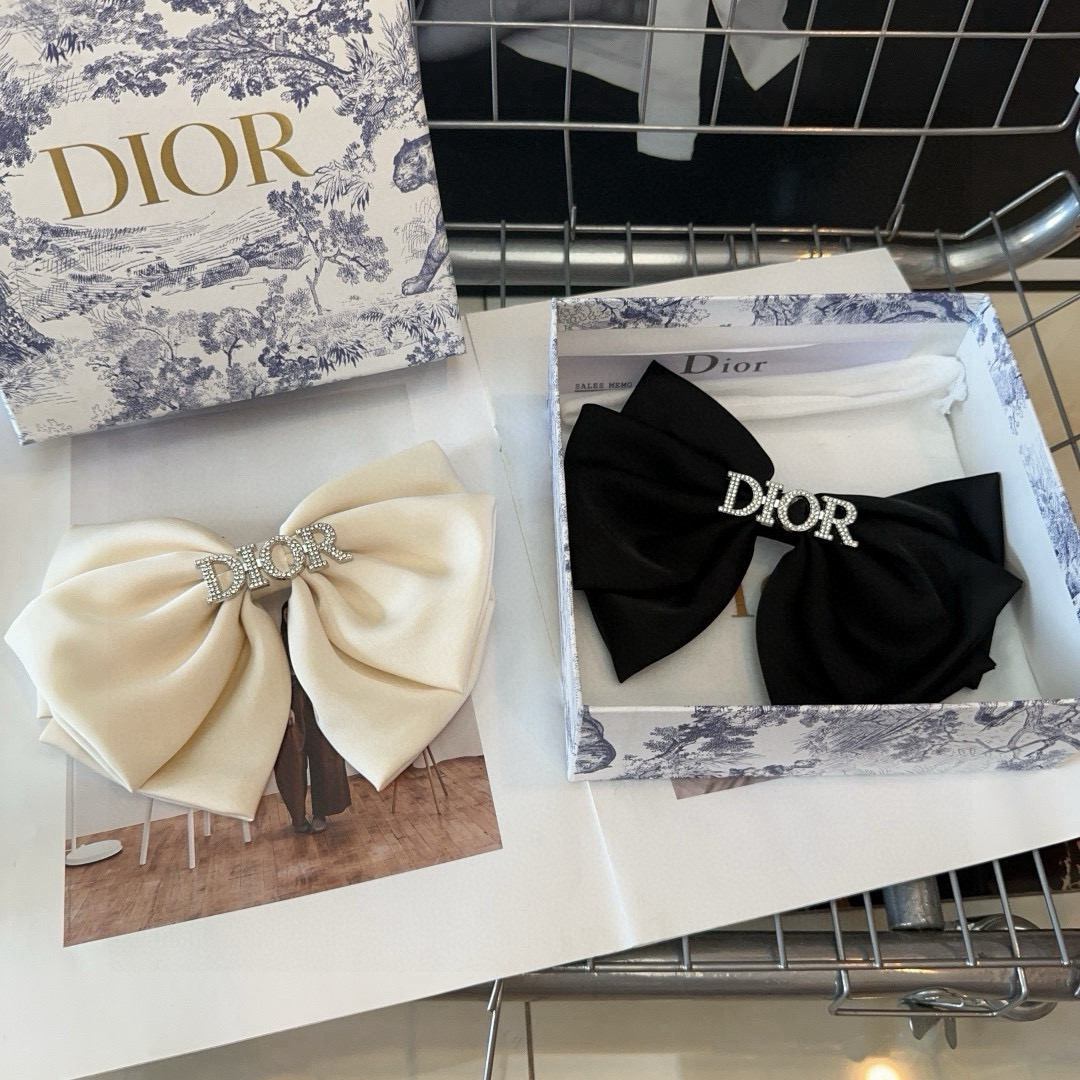 🎁配包装盒Dior（迪奥）D家新款弹簧顶夹，超级好看！名媛范儿十足，时尚潮品！小仙女必备