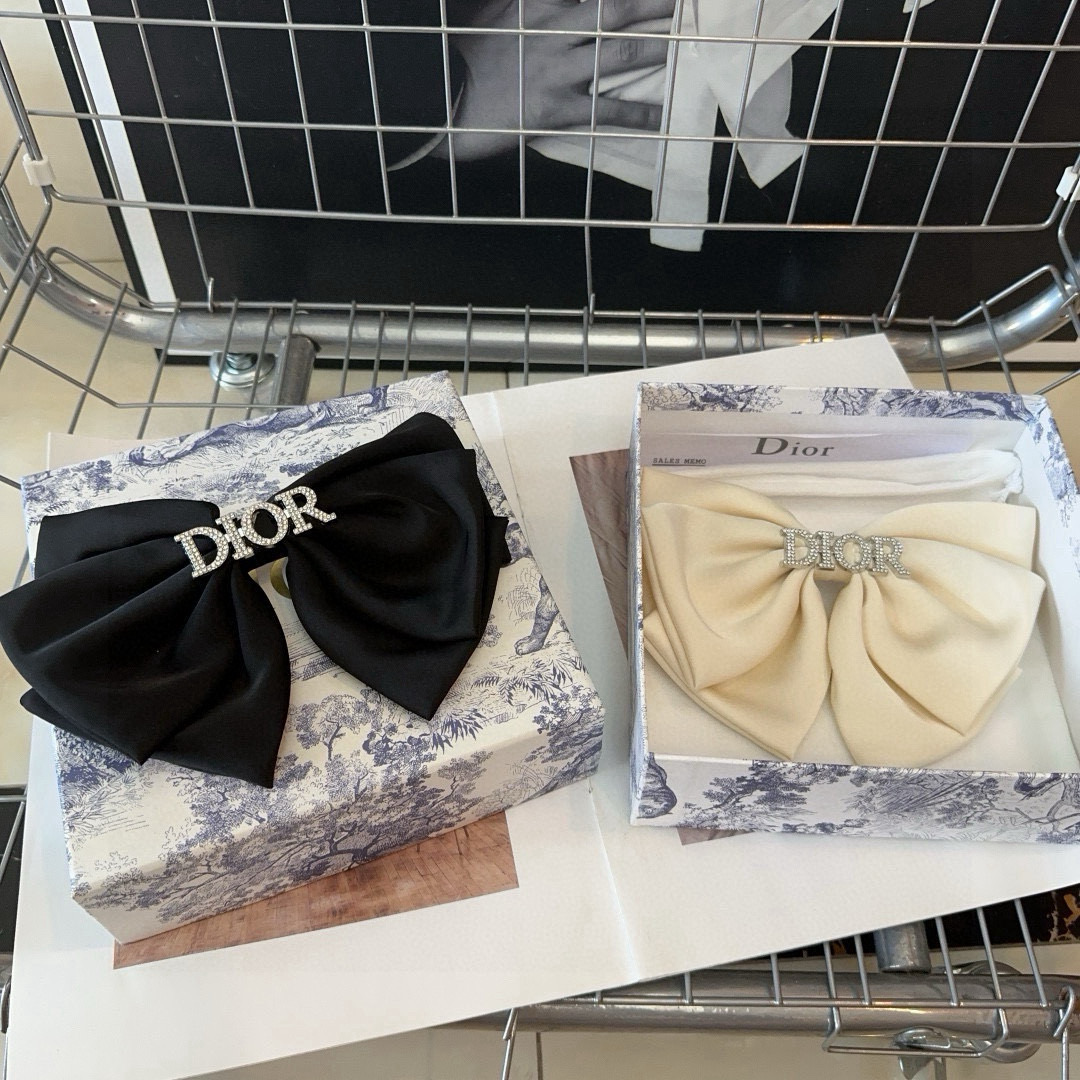 🎁配包装盒Dior（迪奥）D家新款弹簧顶夹，超级好看！名媛范儿十足，时尚潮品！小仙女必备