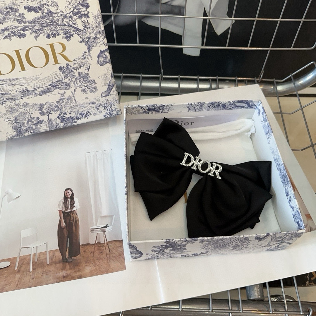 🎁配包装盒Dior（迪奥）D家新款弹簧顶夹，超级好看！名媛范儿十足，时尚潮品！小仙女必备