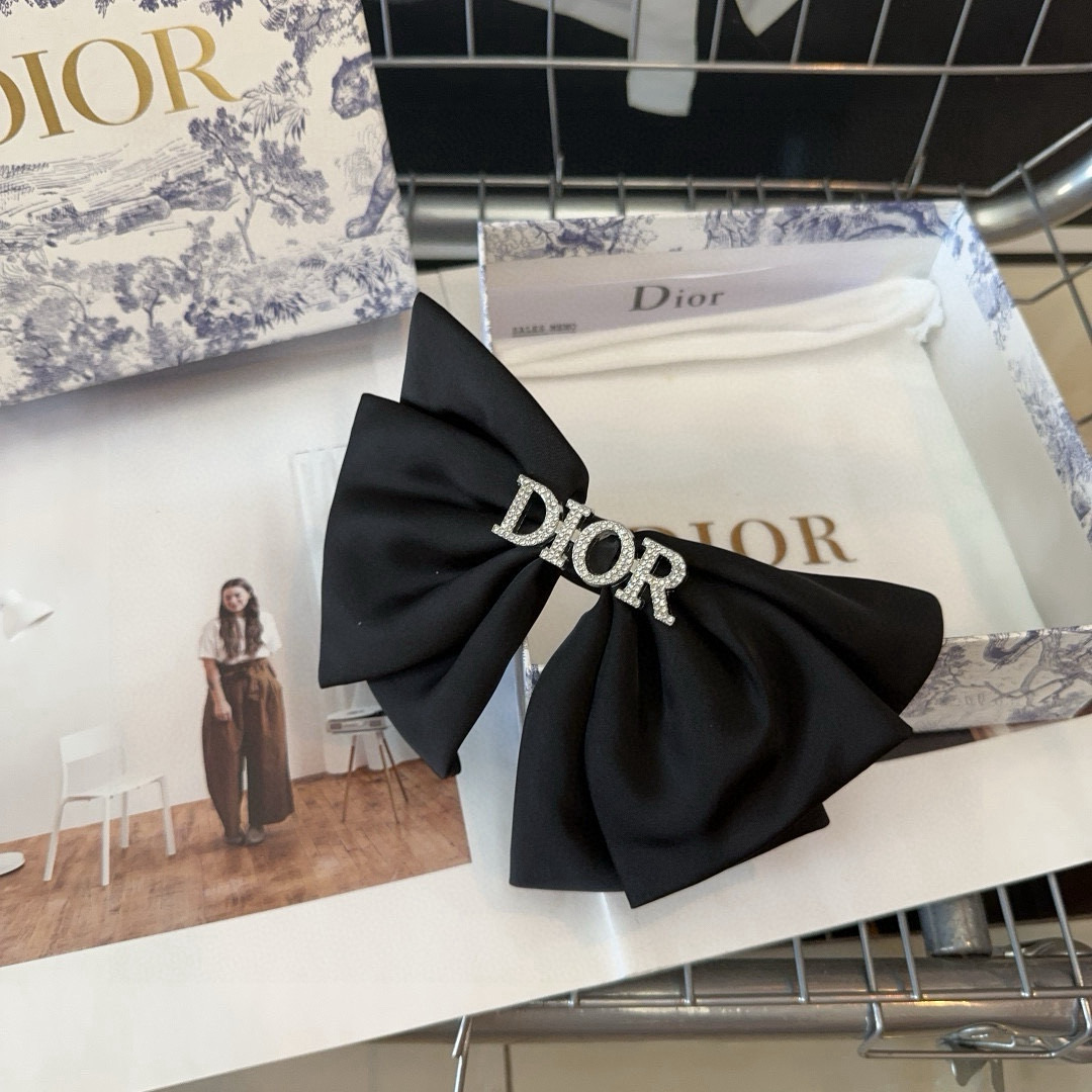 🎁配包装盒Dior（迪奥）D家新款弹簧顶夹，超级好看！名媛范儿十足，时尚潮品！小仙女必备
