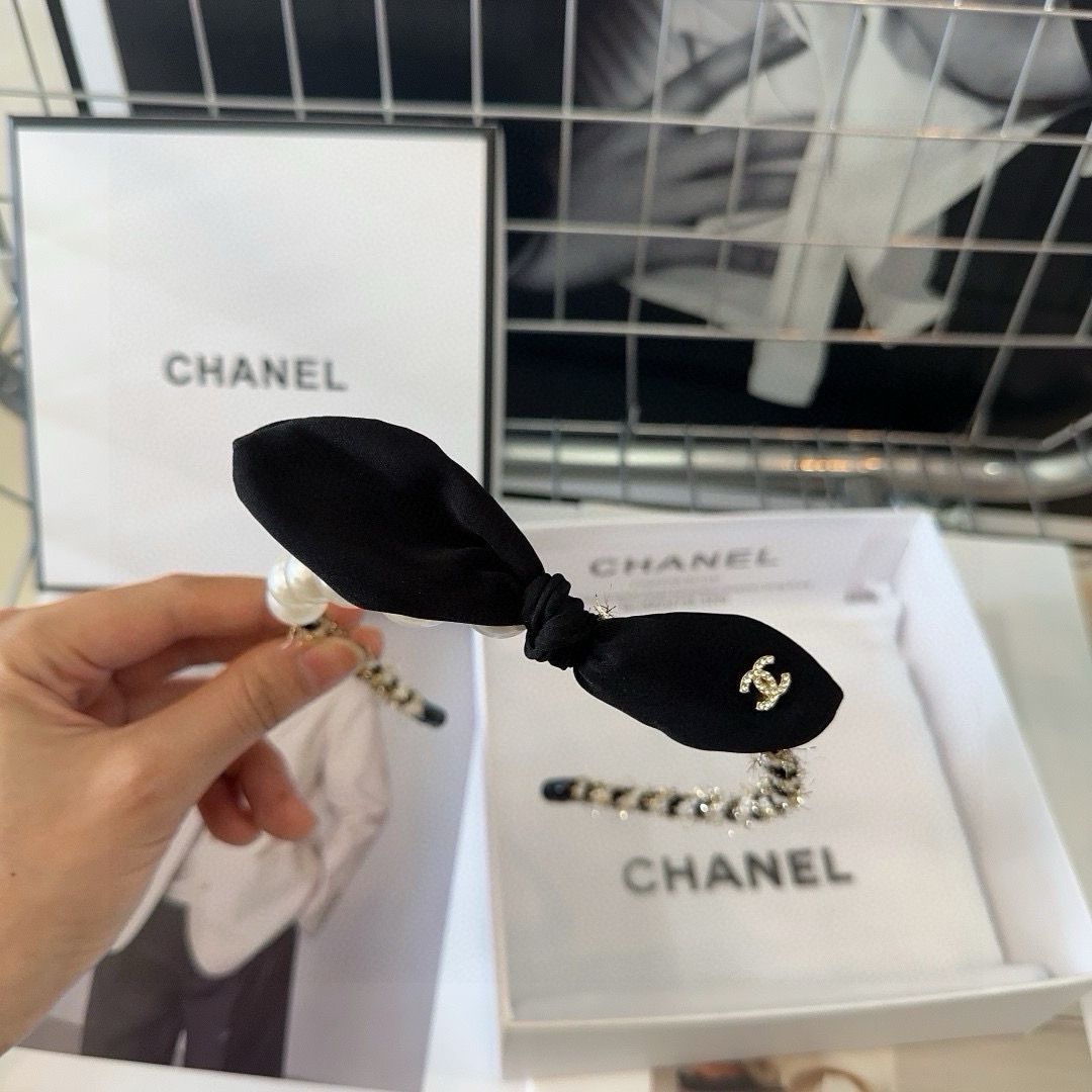 🎁配包装盒Chanel (香奈儿)最新小香发箍，简单实用，时尚潮流！超级好看！小仙女必备…
