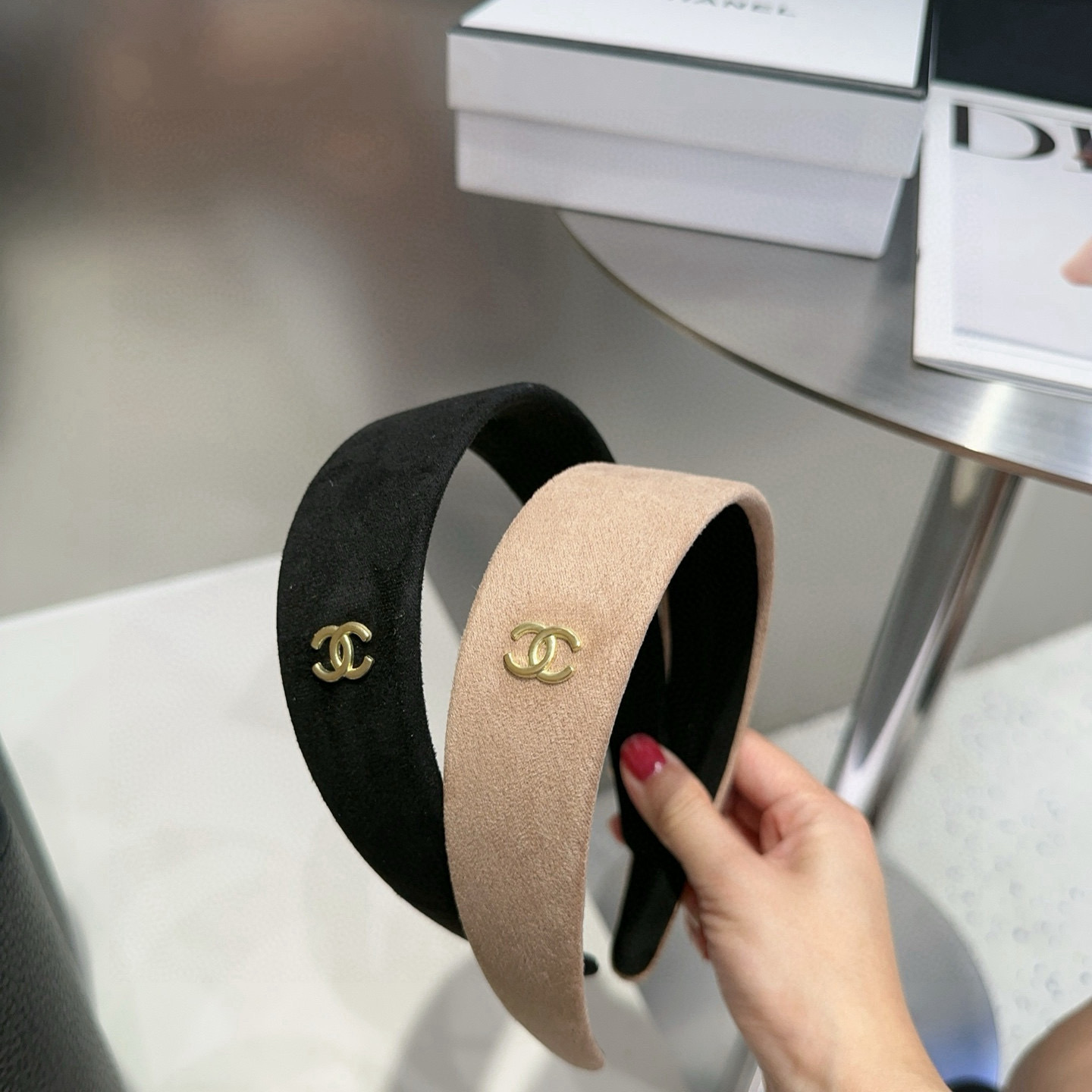 🎁配包装盒Chanel (香奈儿)最新款小香发箍，超级好看！名媛范儿十足，小仙女必备…