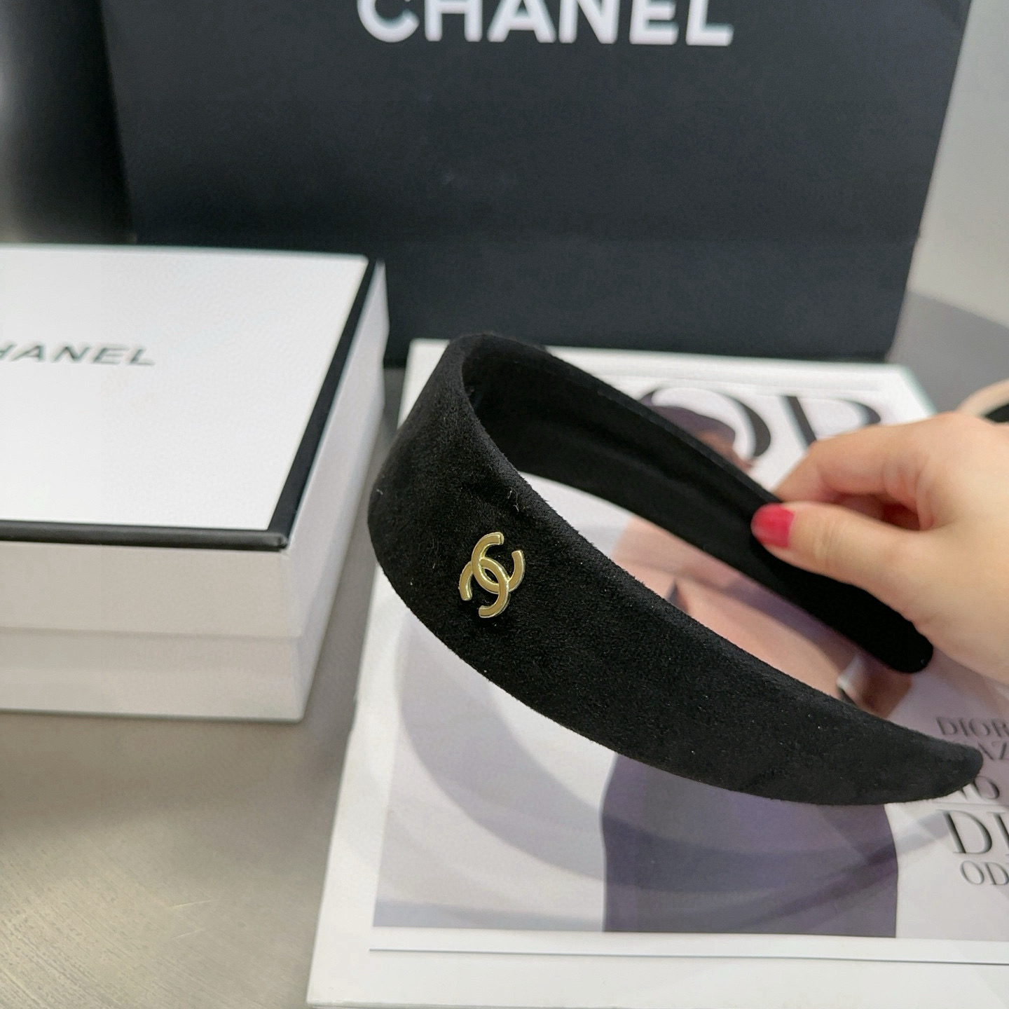 🎁配包装盒Chanel (香奈儿)最新款小香发箍，超级好看！名媛范儿十足，小仙女必备…