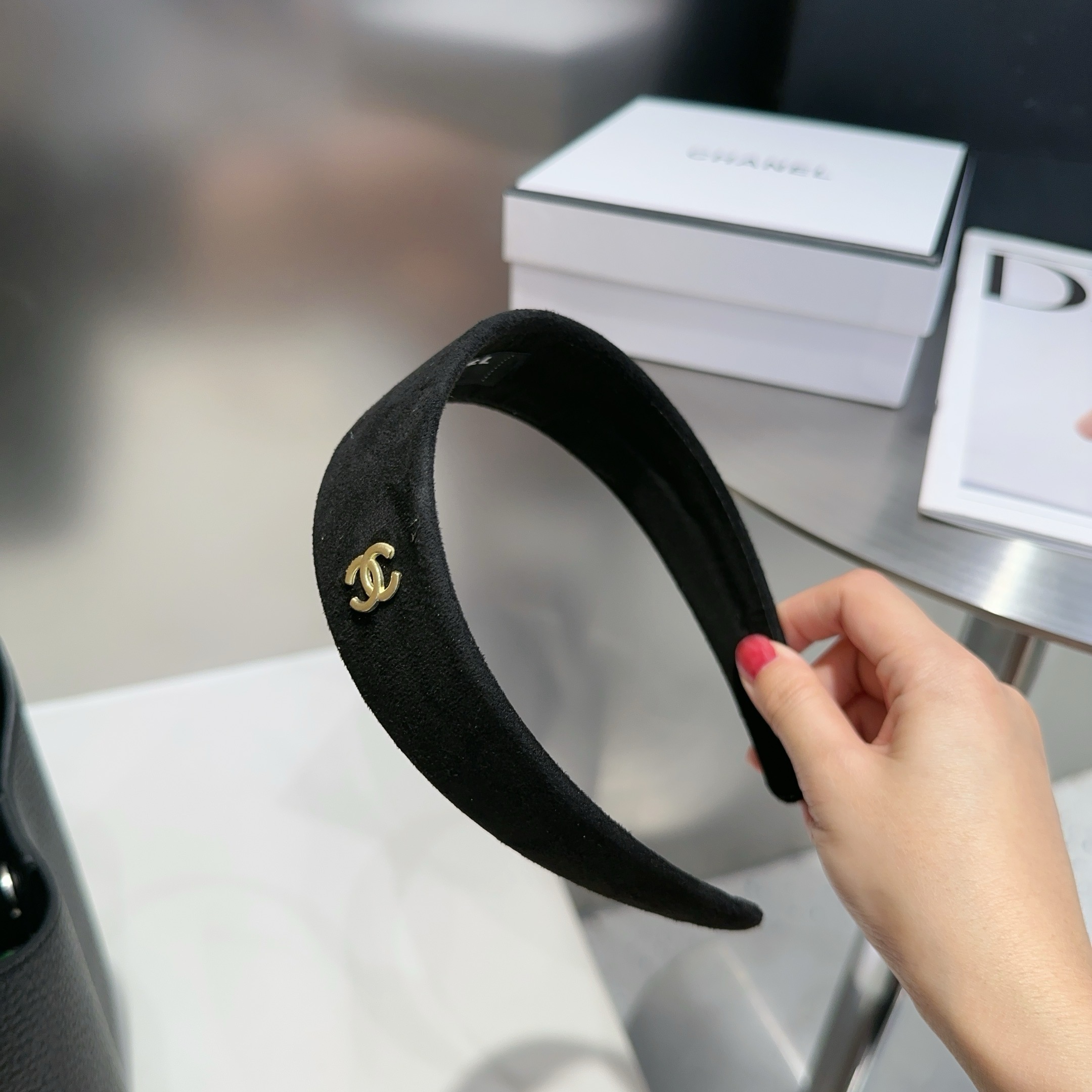 🎁配包装盒Chanel (香奈儿)最新款小香发箍，超级好看！名媛范儿十足，小仙女必备…