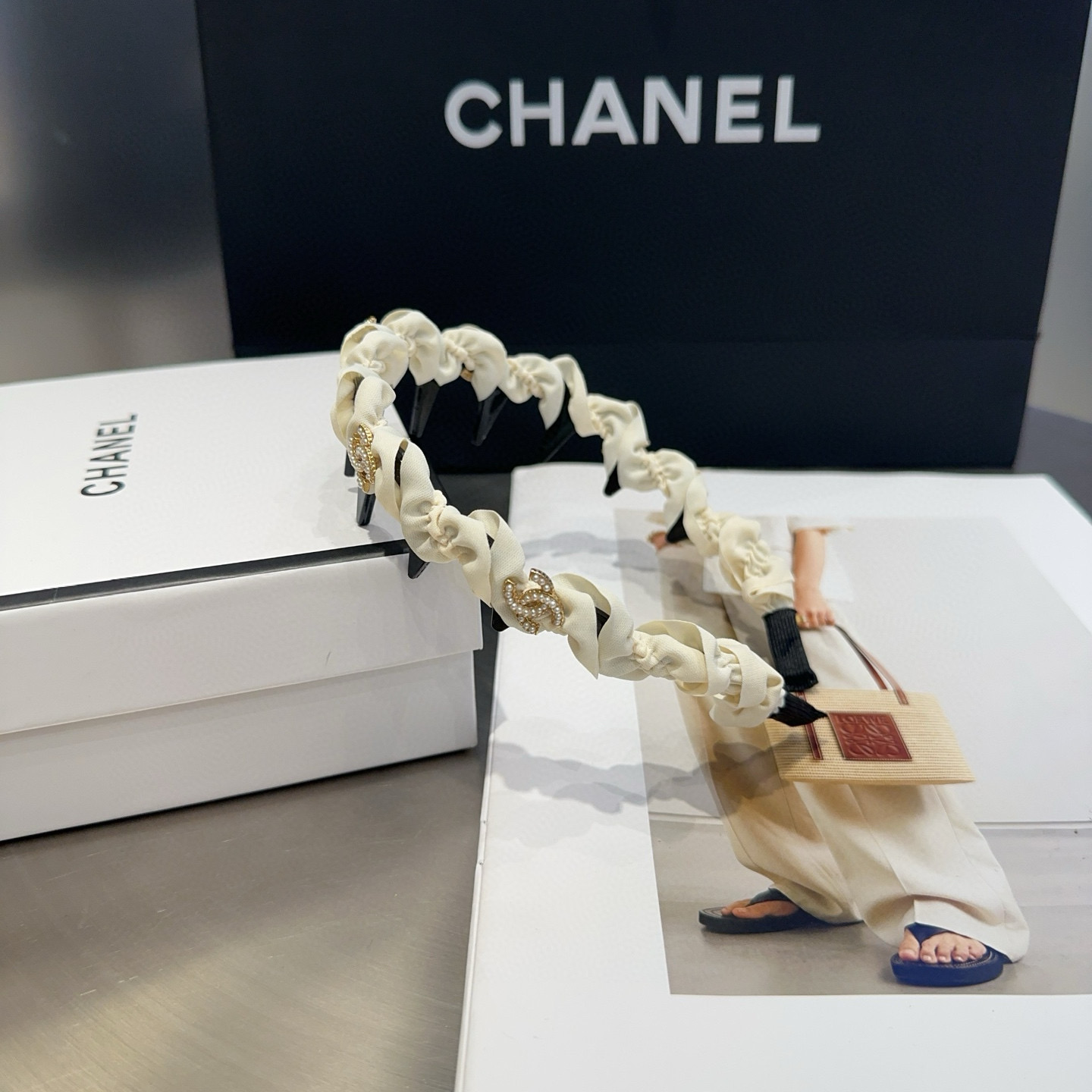 🎁配包装盒Chanel (香奈儿)最新款小香爆款发箍，超级好看！名媛范儿十足，小仙女必备…