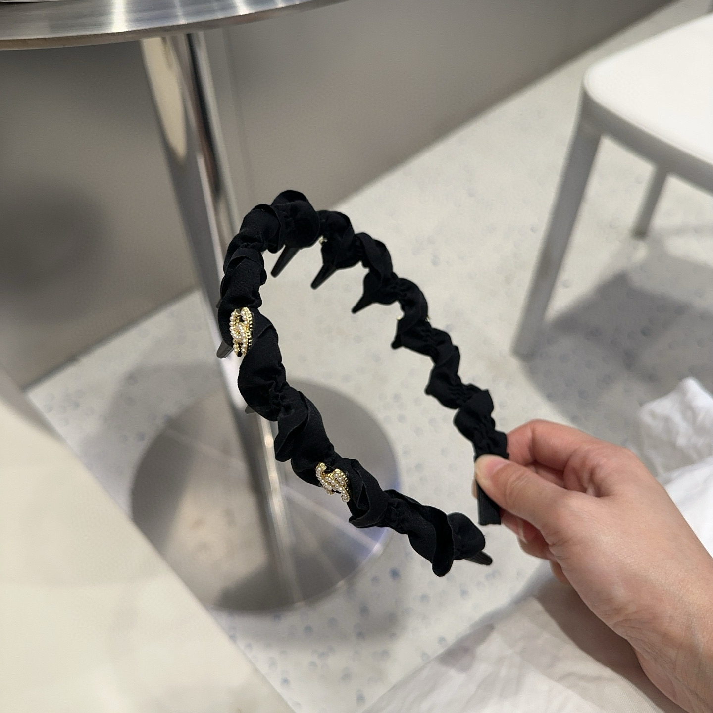 🎁配包装盒Chanel (香奈儿)最新款小香爆款发箍，超级好看！名媛范儿十足，小仙女必备…