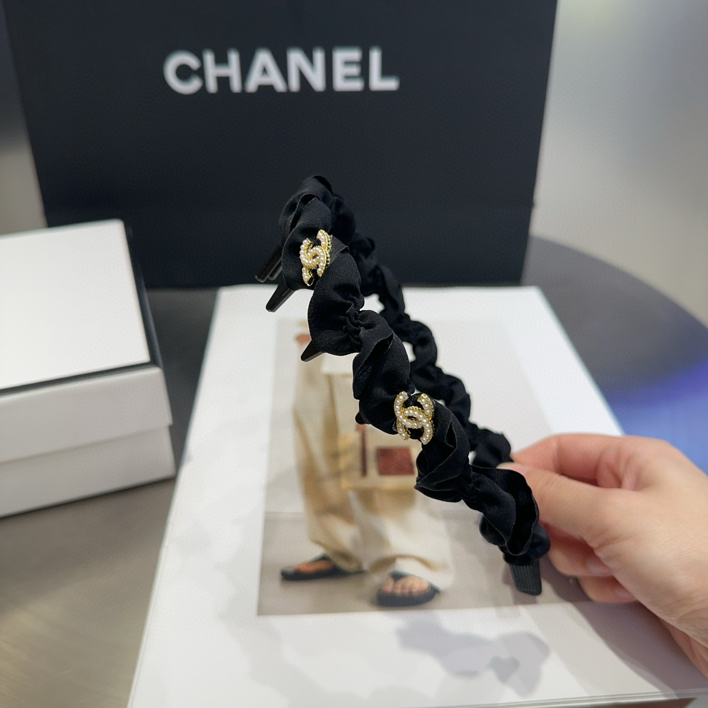 🎁配包装盒Chanel (香奈儿)最新款小香爆款发箍，超级好看！名媛范儿十足，小仙女必备…