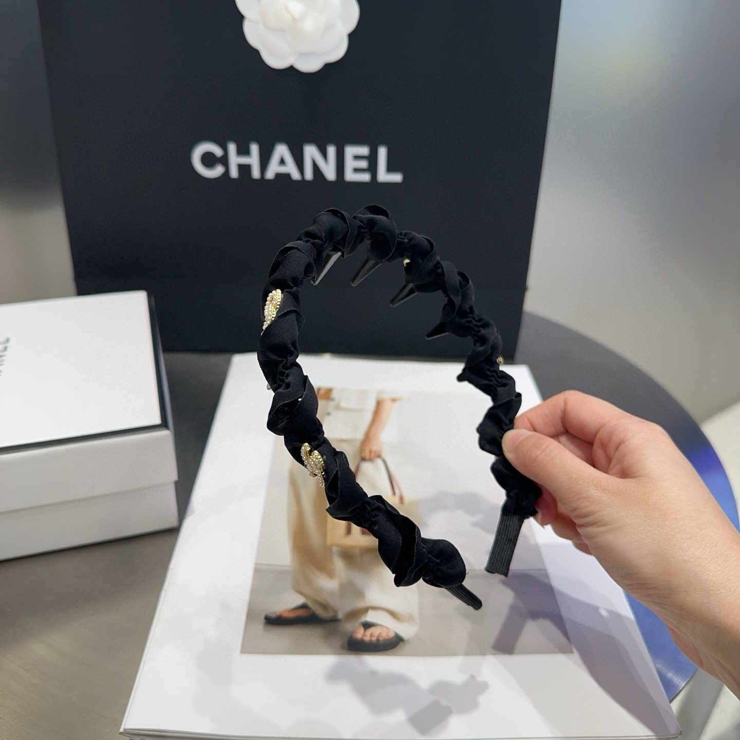 🎁配包装盒Chanel (香奈儿)最新款小香爆款发箍，超级好看！名媛范儿十足，小仙女必备…