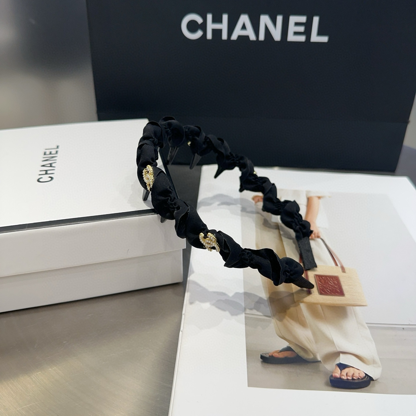 🎁配包装盒Chanel (香奈儿)最新款小香爆款发箍，超级好看！名媛范儿十足，小仙女必备…