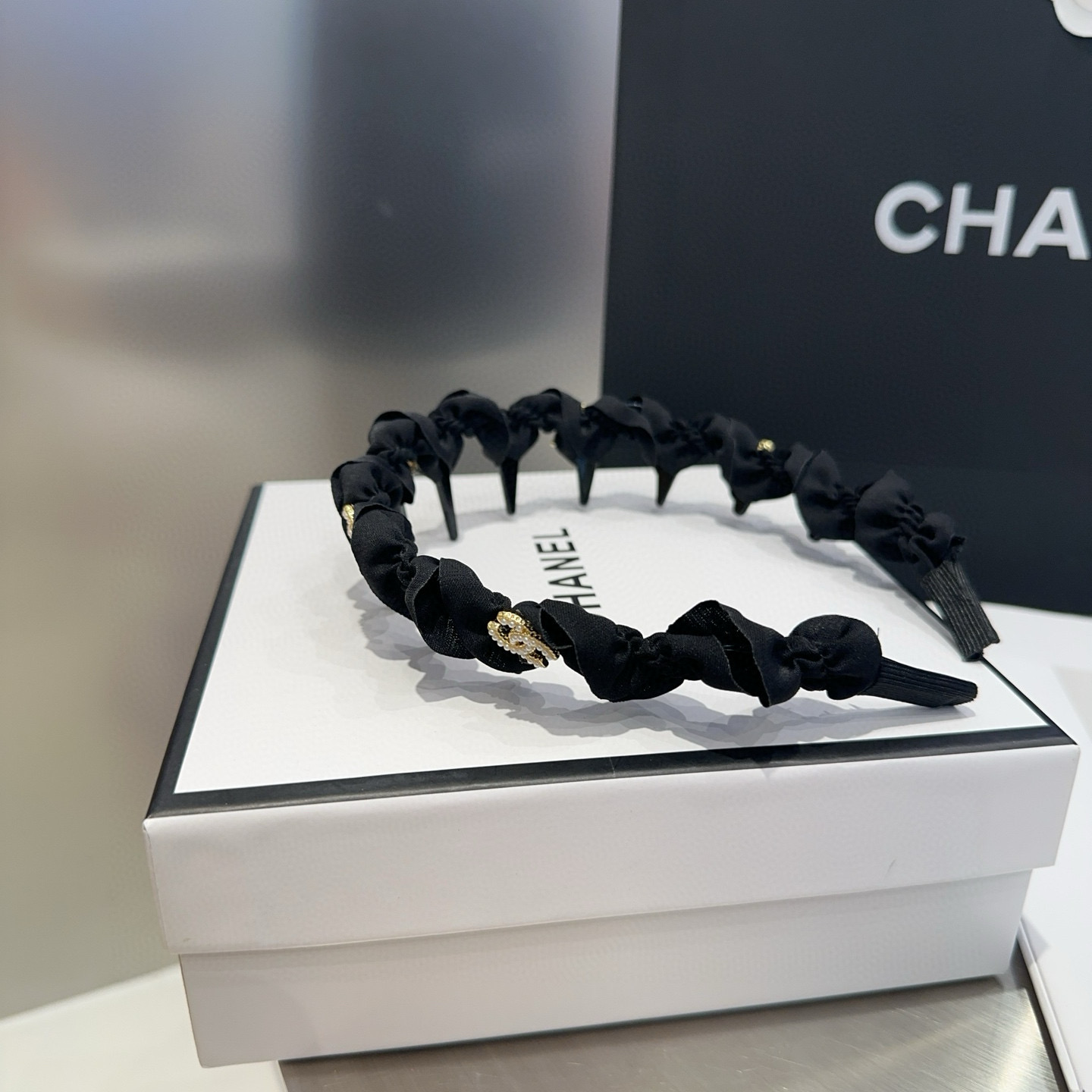 🎁配包装盒Chanel (香奈儿)最新款小香爆款发箍，超级好看！名媛范儿十足，小仙女必备…