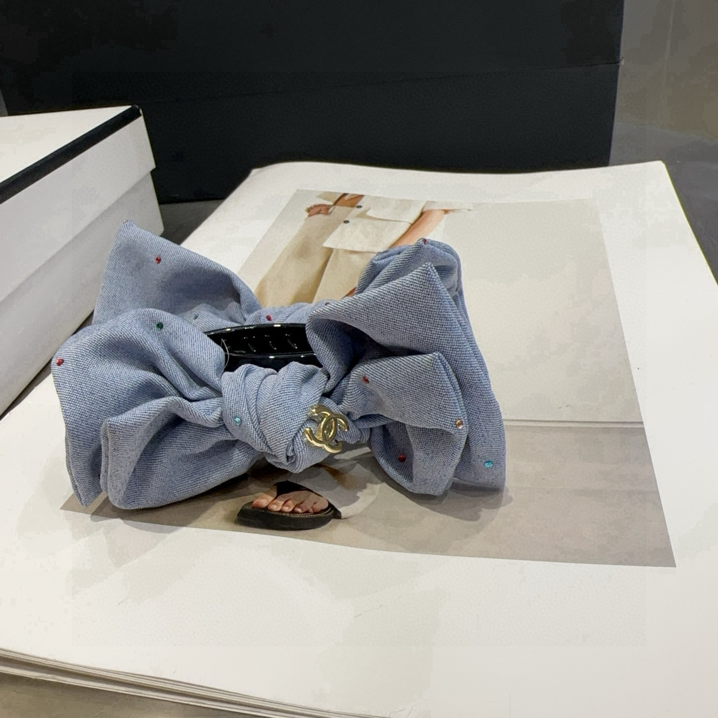 🎁配包装盒Chanel (香奈儿)最新款小香马尾夹，名媛范儿十足！小仙女必备…