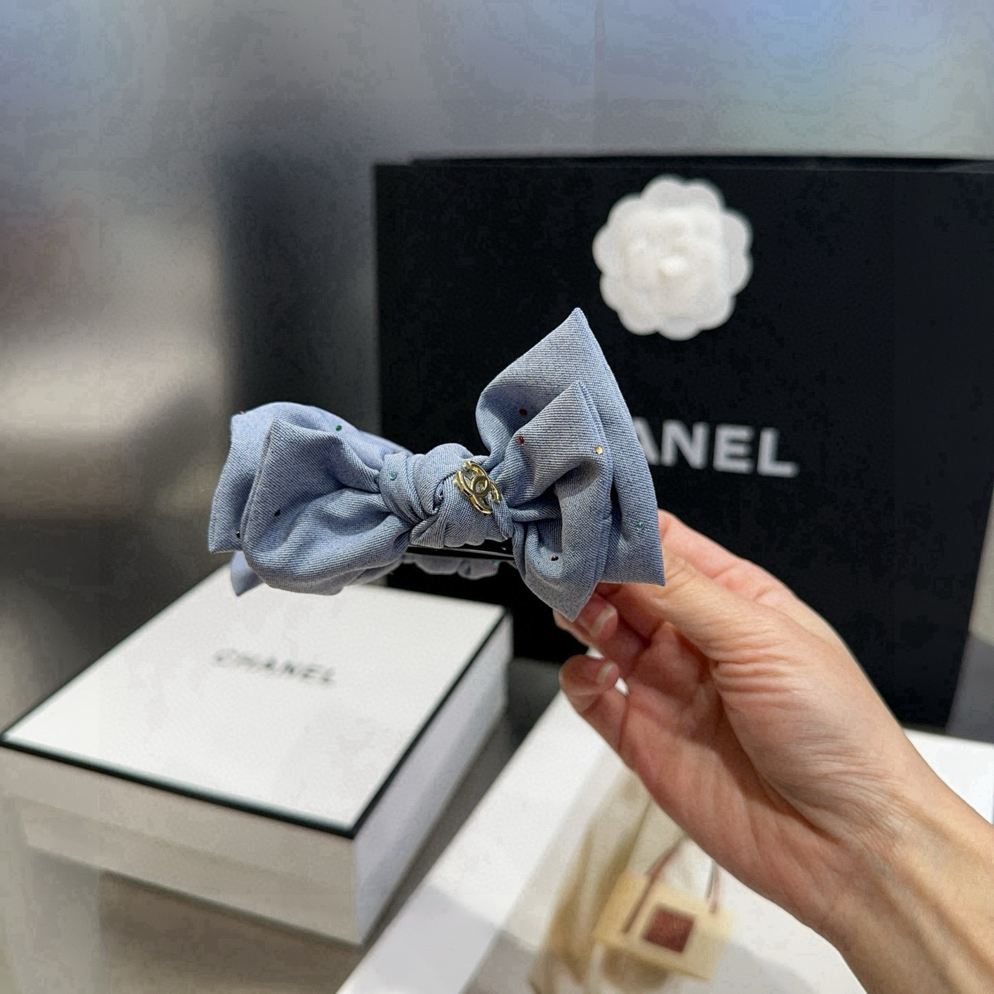 🎁配包装盒Chanel (香奈儿)最新款小香马尾夹，名媛范儿十足！小仙女必备…