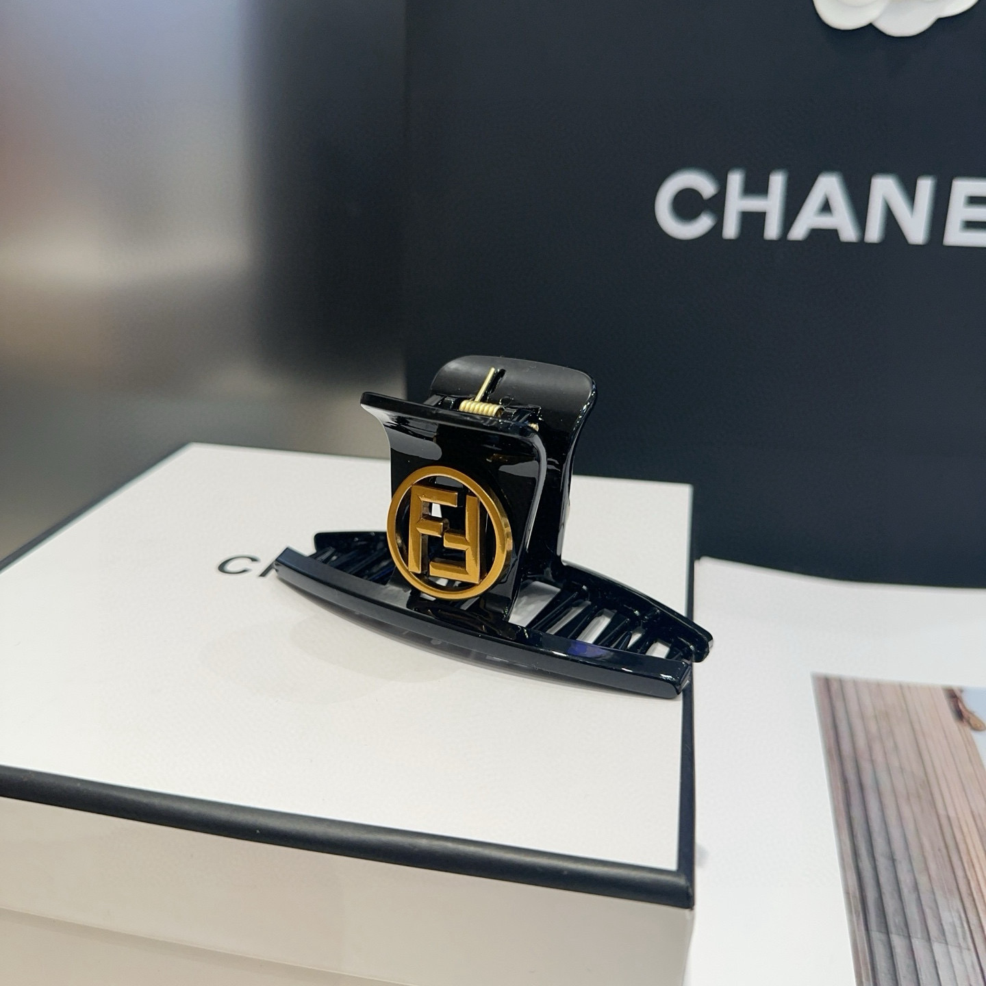 🎁配包装盒 FENDI （芬迪 ）新款F抓夹，名媛风范气质美，简约百搭！小姐姐闭眼入…