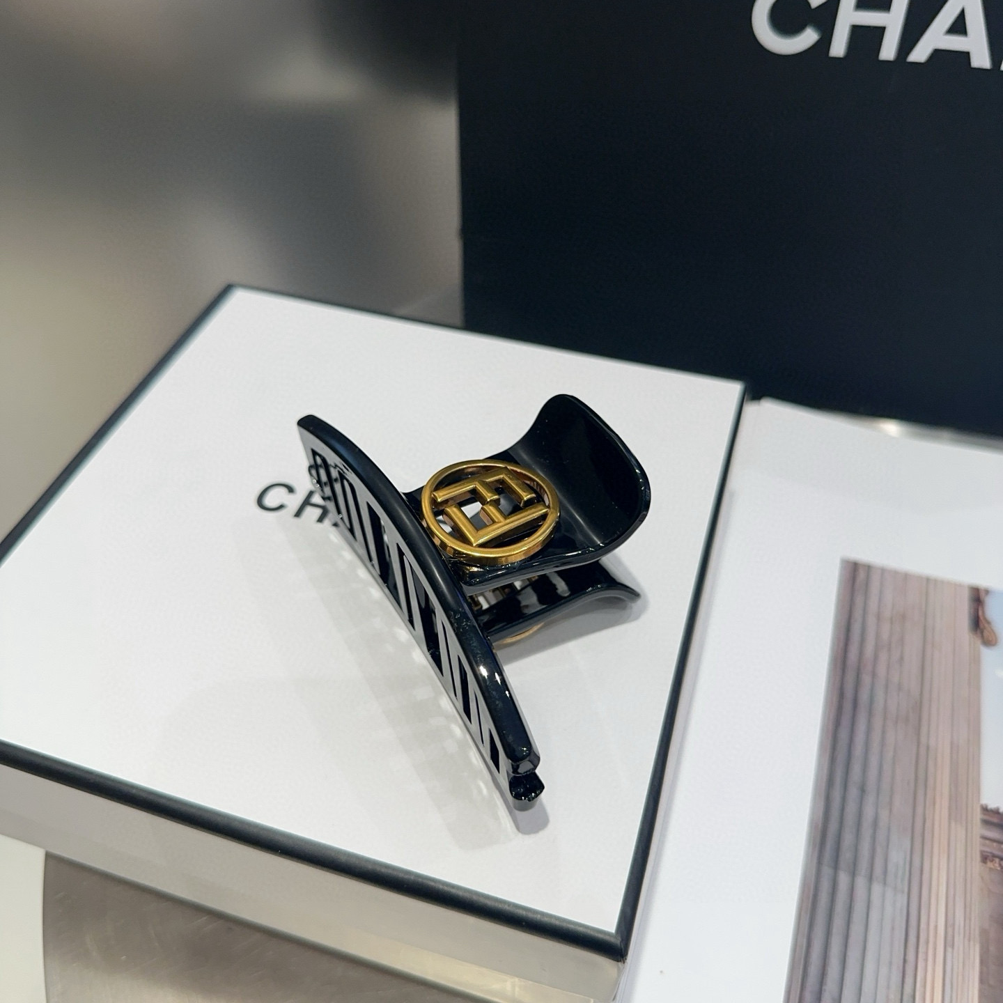 🎁配包装盒 FENDI （芬迪 ）新款F抓夹，名媛风范气质美，简约百搭！小姐姐闭眼入…