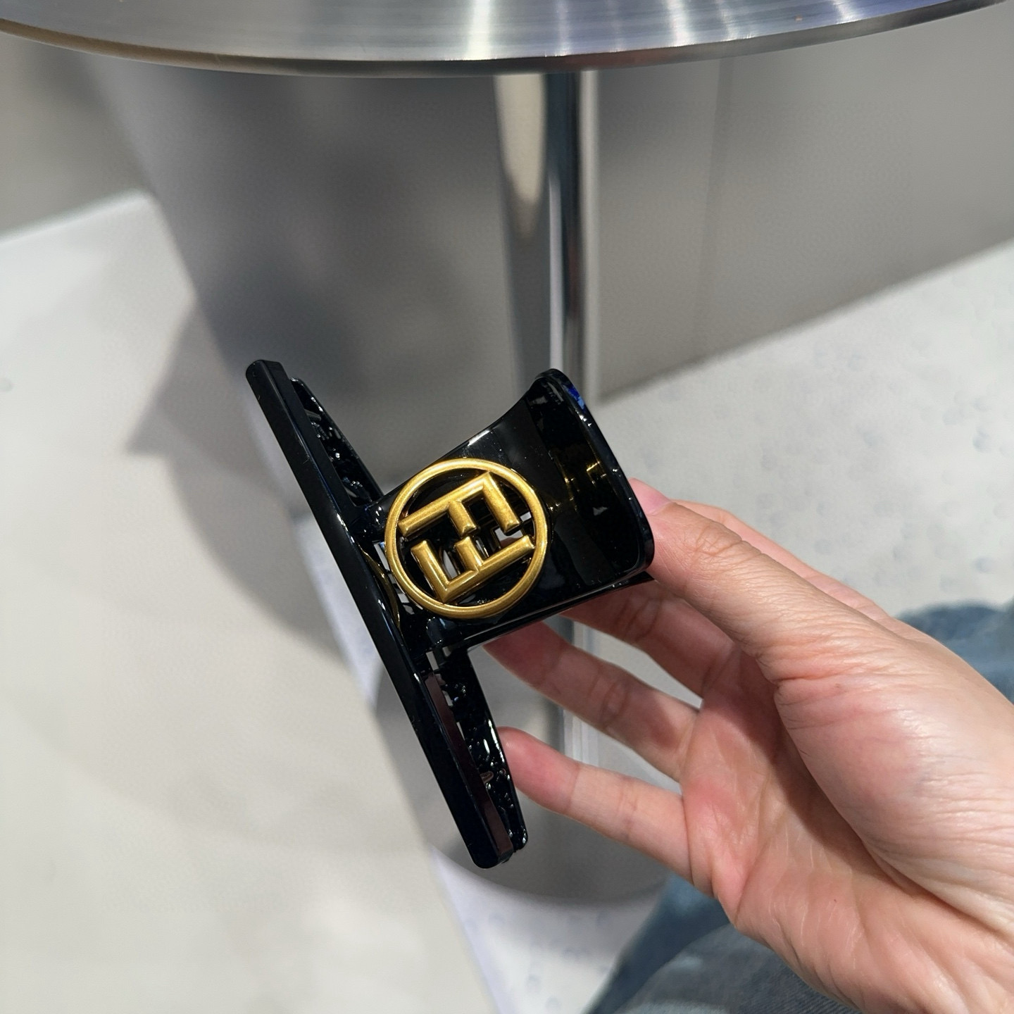 🎁配包装盒 FENDI （芬迪 ）新款F抓夹，名媛风范气质美，简约百搭！小姐姐闭眼入…