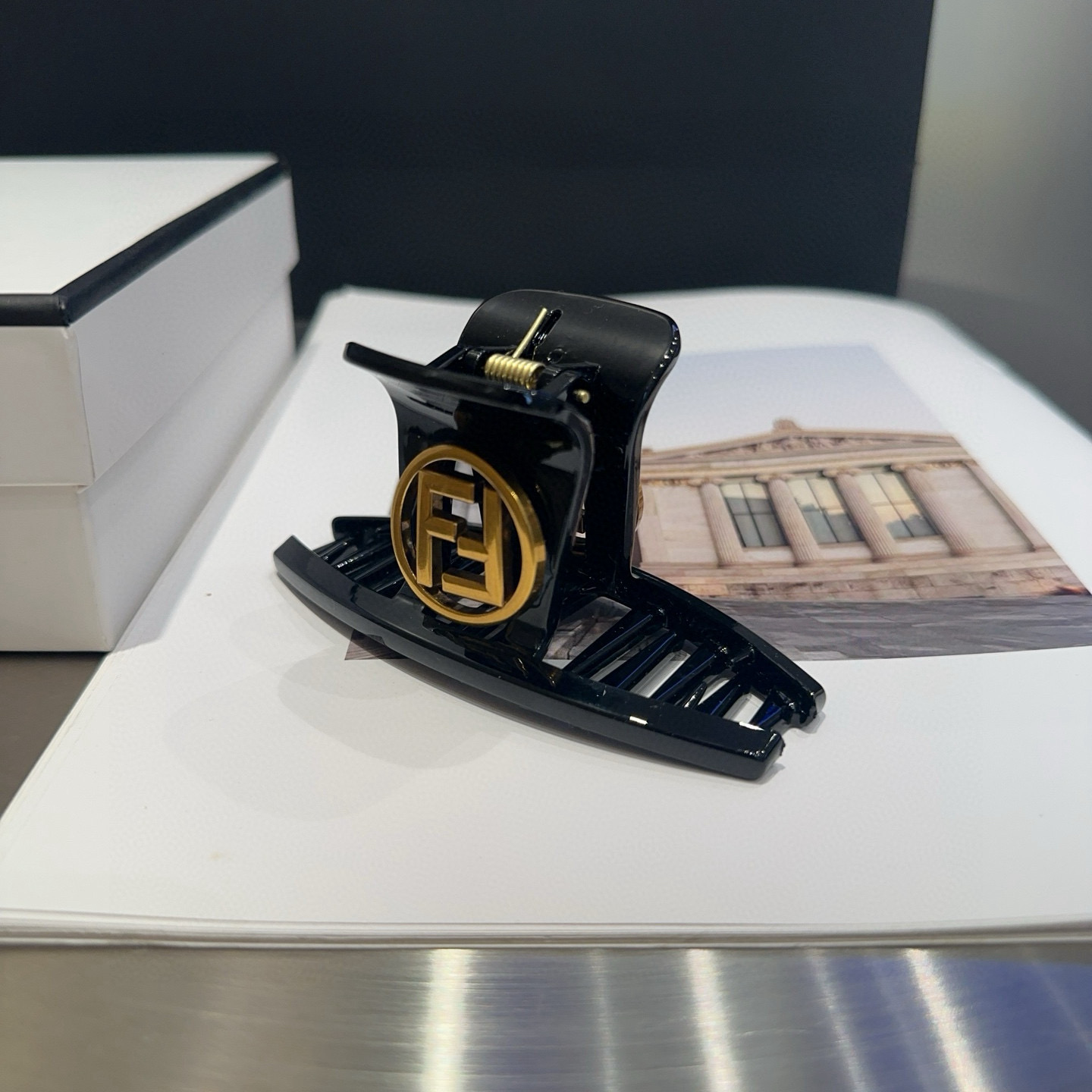 🎁配包装盒 FENDI （芬迪 ）新款F抓夹，名媛风范气质美，简约百搭！小姐姐闭眼入…