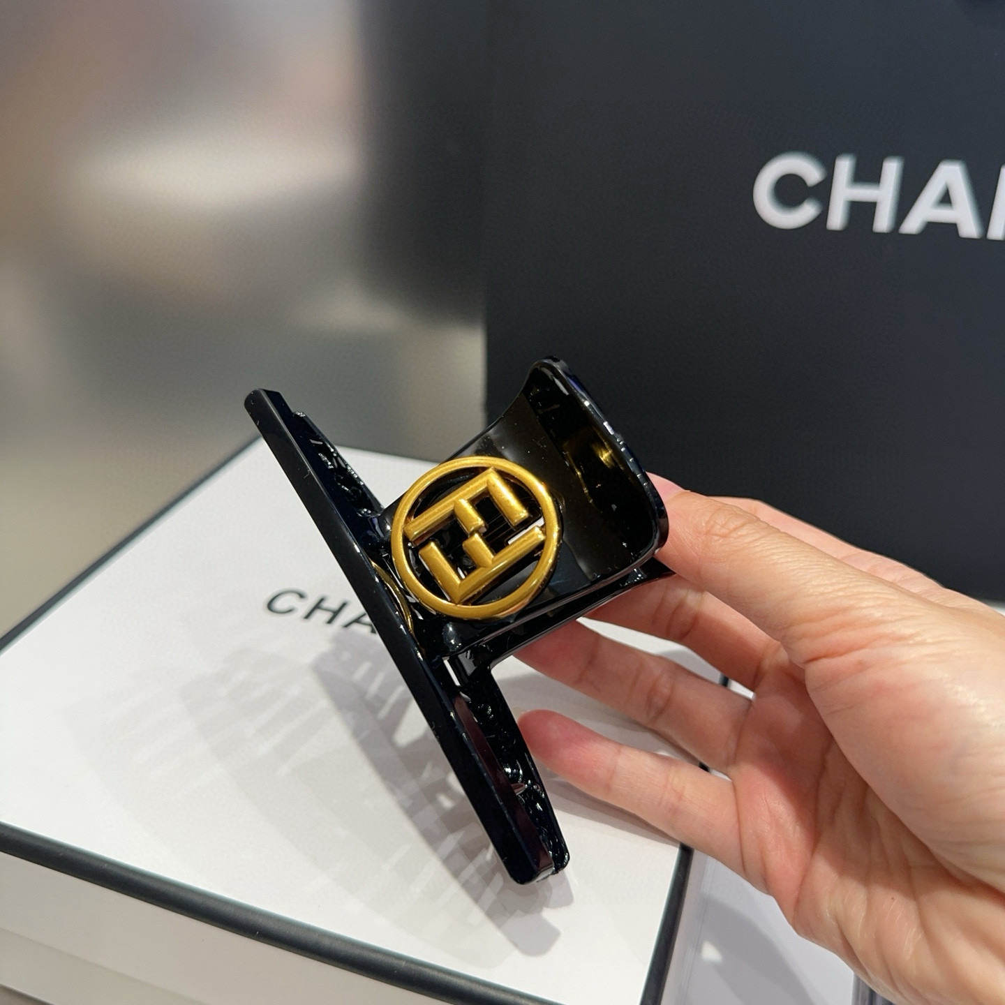 🎁配包装盒 FENDI （芬迪 ）新款F抓夹，名媛风范气质美，简约百搭！小姐姐闭眼入…