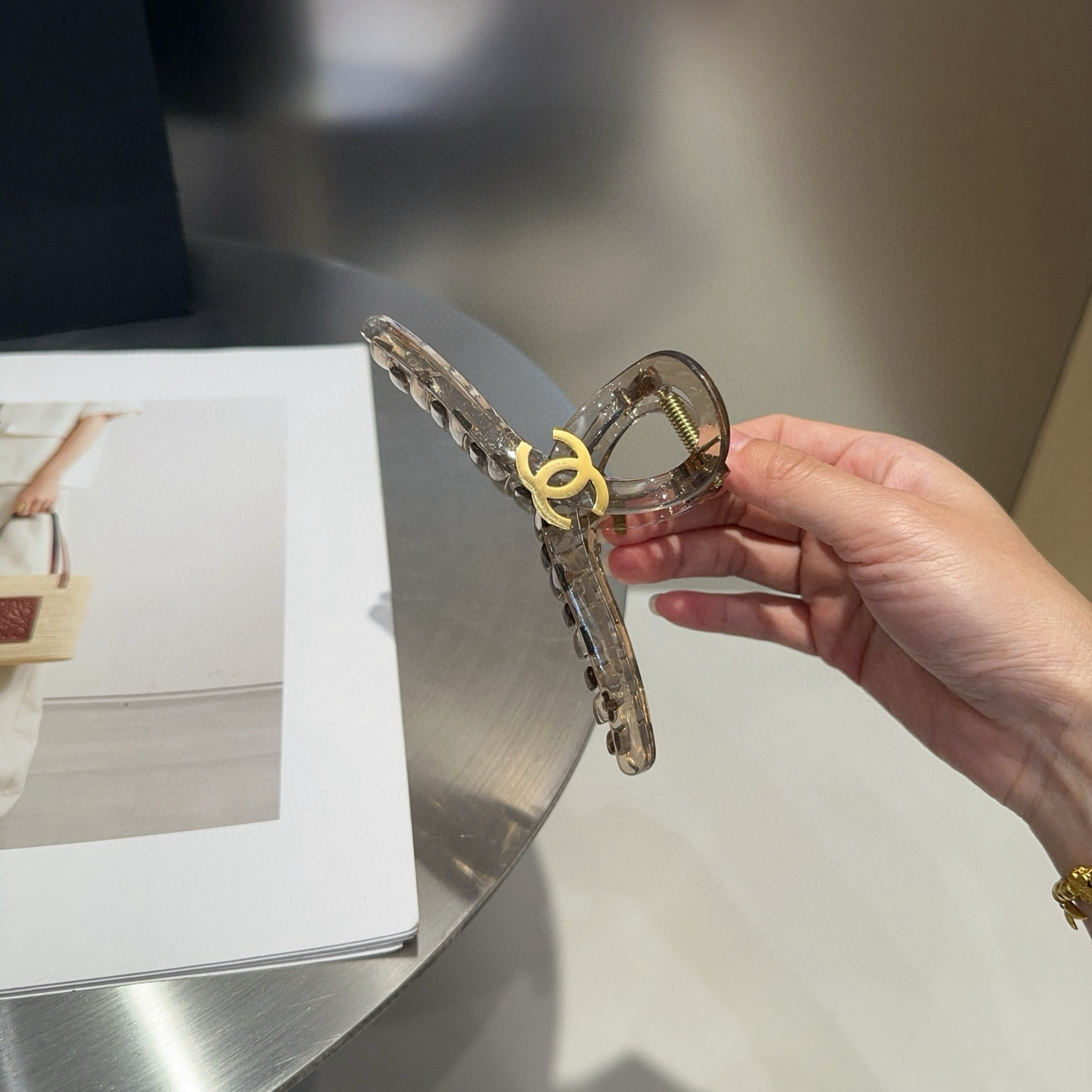 🎁配包装盒Chanel (香奈儿)最新小香抓夹，简单实用，时尚潮流！小姐姐必备单品