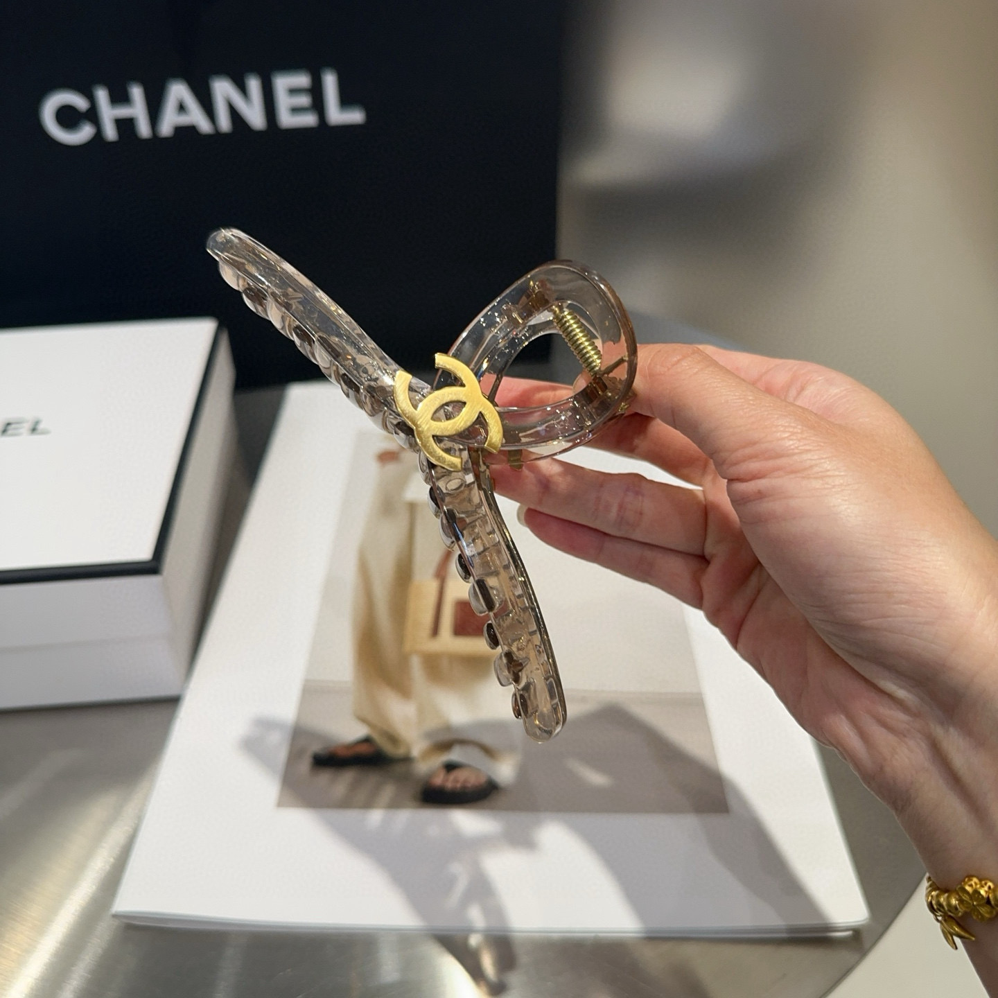 🎁配包装盒Chanel (香奈儿)最新小香抓夹，简单实用，时尚潮流！小姐姐必备单品