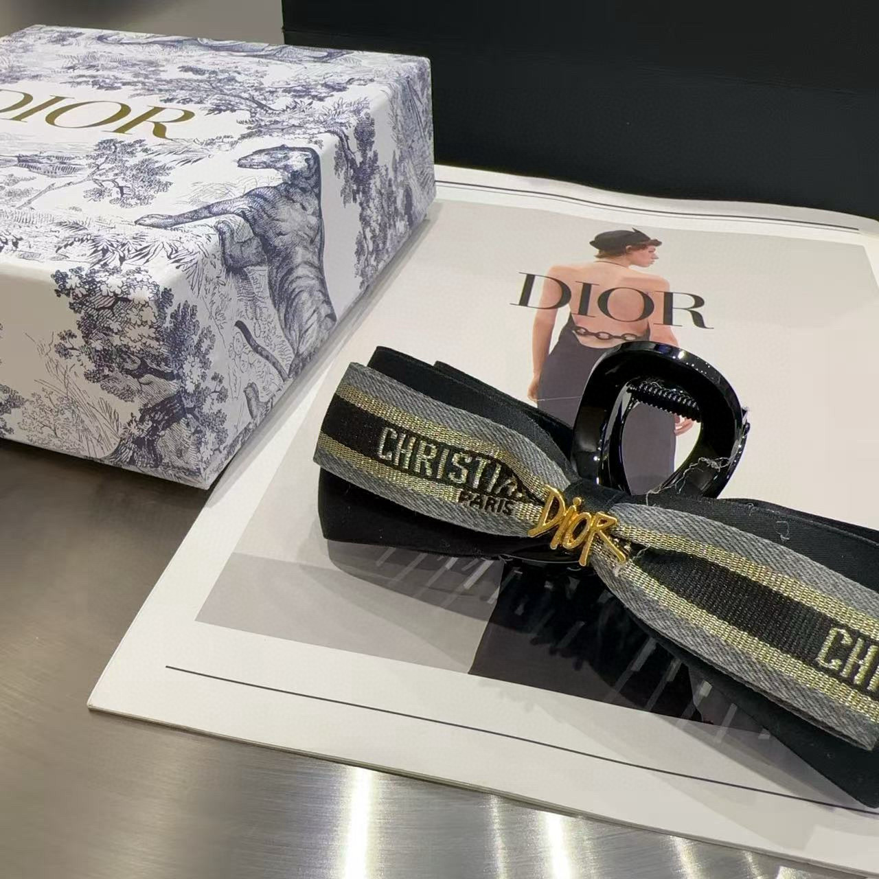 🎁配包装盒Dior（迪奥）新款D家字母抓夹，时尚又百搭！简单实用 小姐姐必备