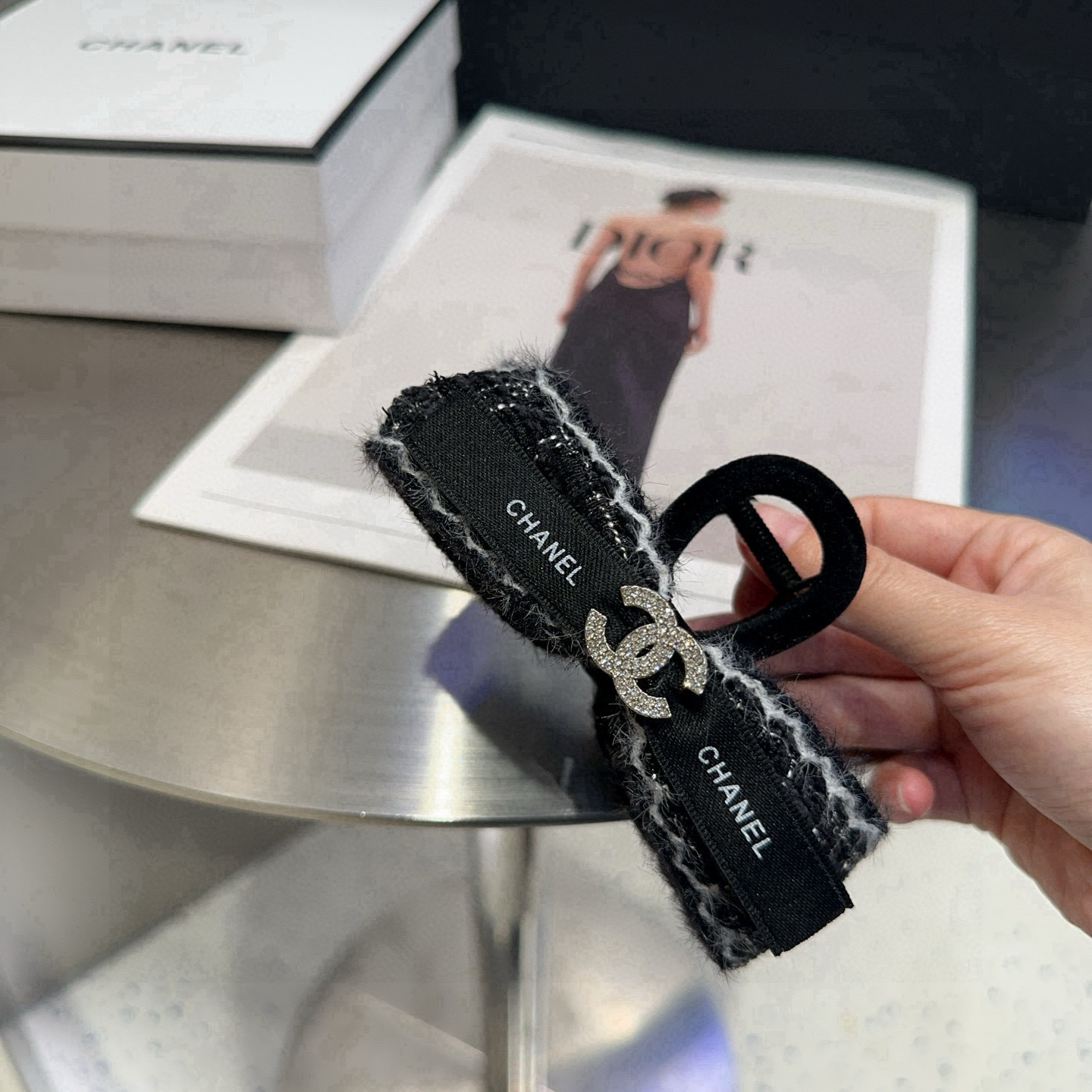 🎁配包装盒Chanel (香奈儿)最新小香抓夹，简单实用，时尚潮流！小姐姐必备单品