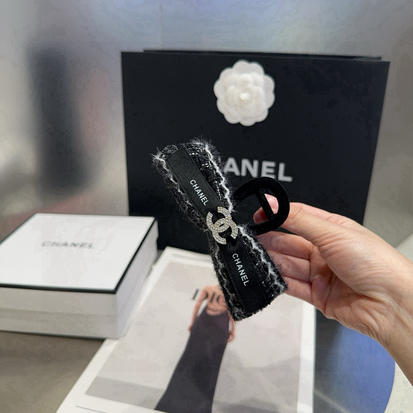 🎁配包装盒Chanel (香奈儿)最新小香抓夹，简单实用，时尚潮流！小姐姐必备单品