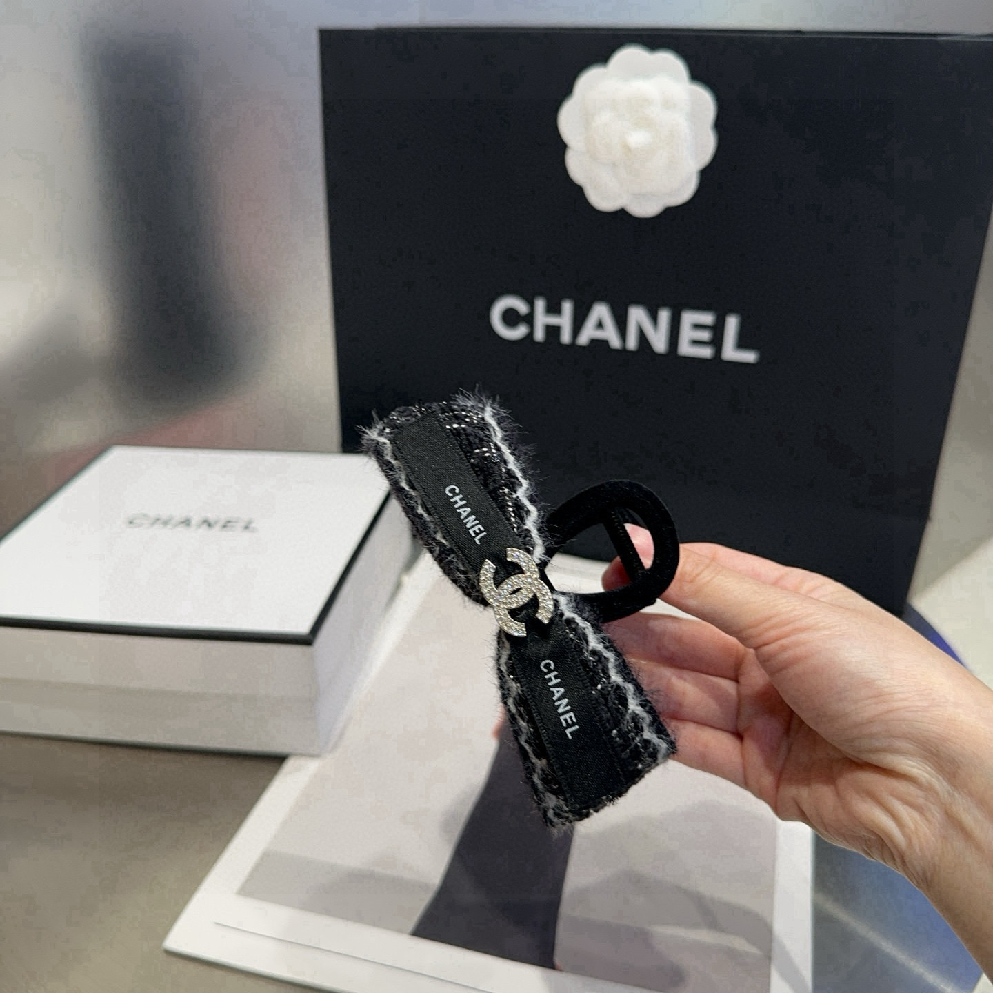 🎁配包装盒Chanel (香奈儿)最新小香抓夹，简单实用，时尚潮流！小姐姐必备单品