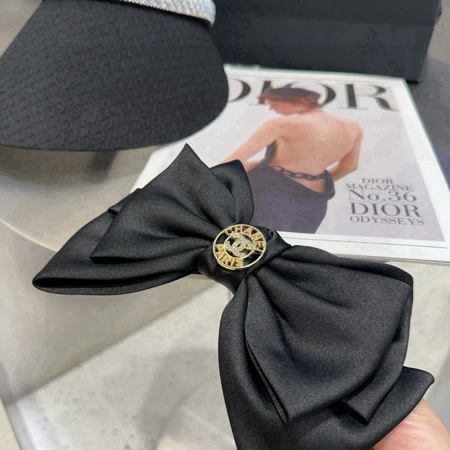 🎁配包装盒Chanel (香奈儿)最新款小香爆款弹簧发夹，超级好看！名媛范儿十足，小仙女必备…