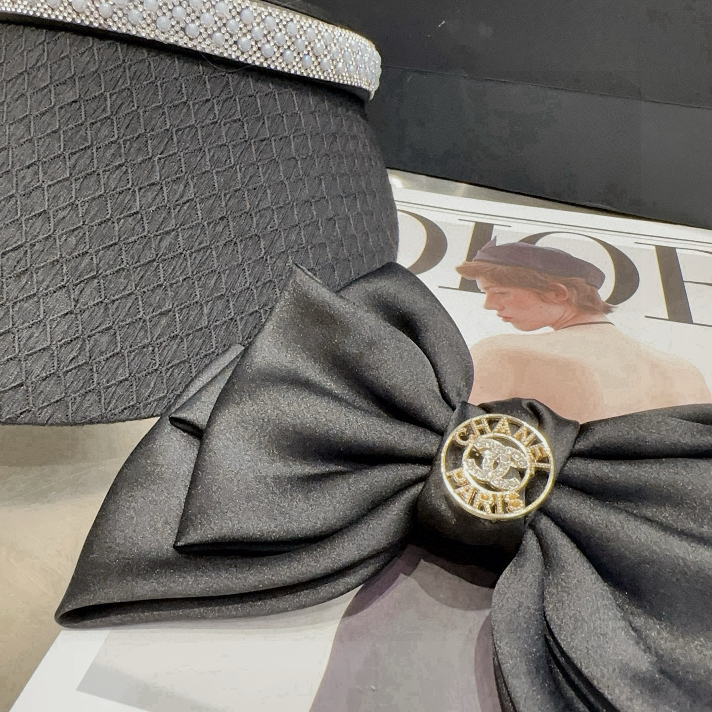 🎁配包装盒Chanel (香奈儿)最新款小香爆款弹簧发夹，超级好看！名媛范儿十足，小仙女必备…