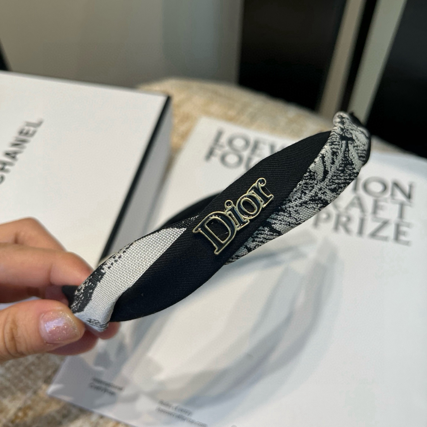🎁配包装盒Dior（迪奥）新款CD字母发箍，简单实用 时尚潮流．非常好看！小仙女必备…